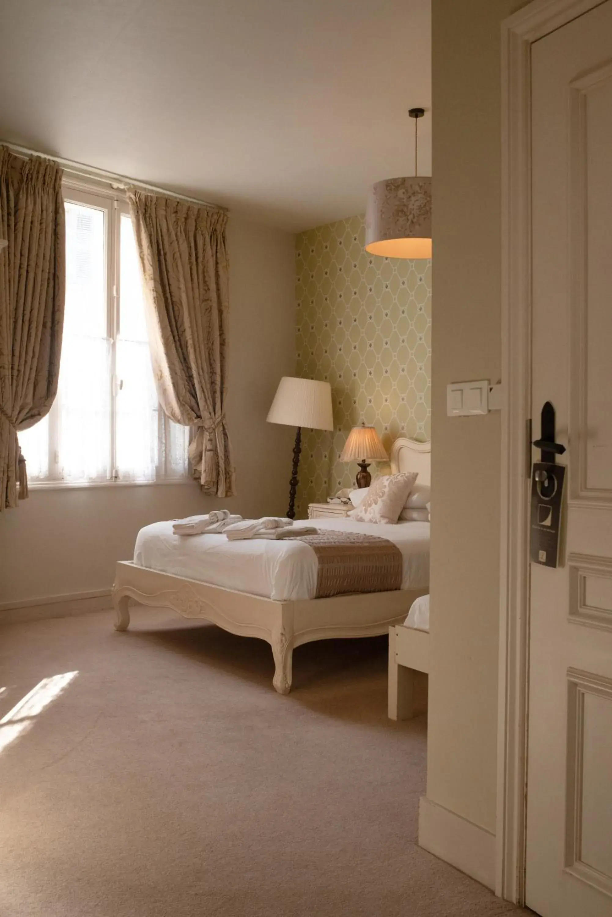 Bed in Logis Hotel De France Bed in Logis Hotel De France