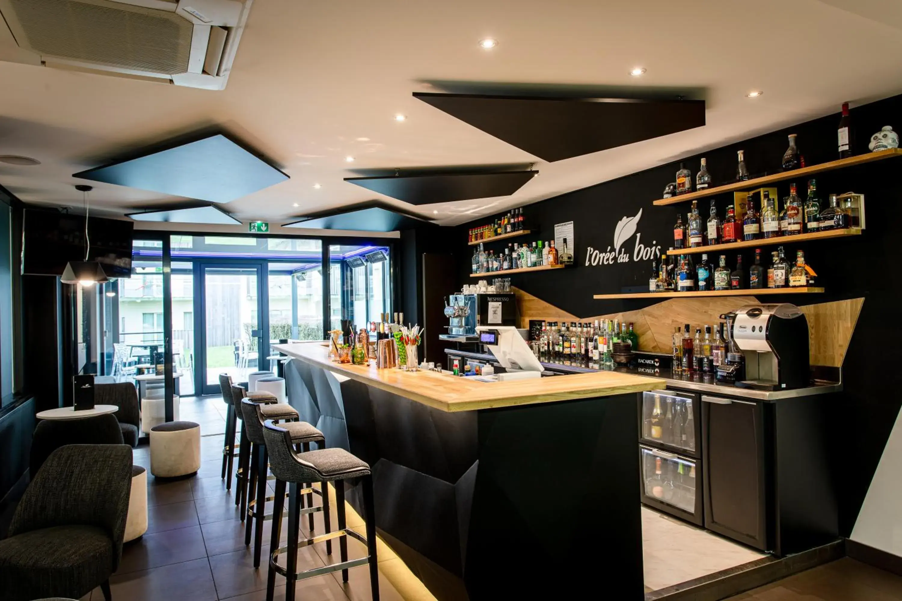 Lounge or bar in L'Orée du Bois Lounge or bar in L'Orée du Bois