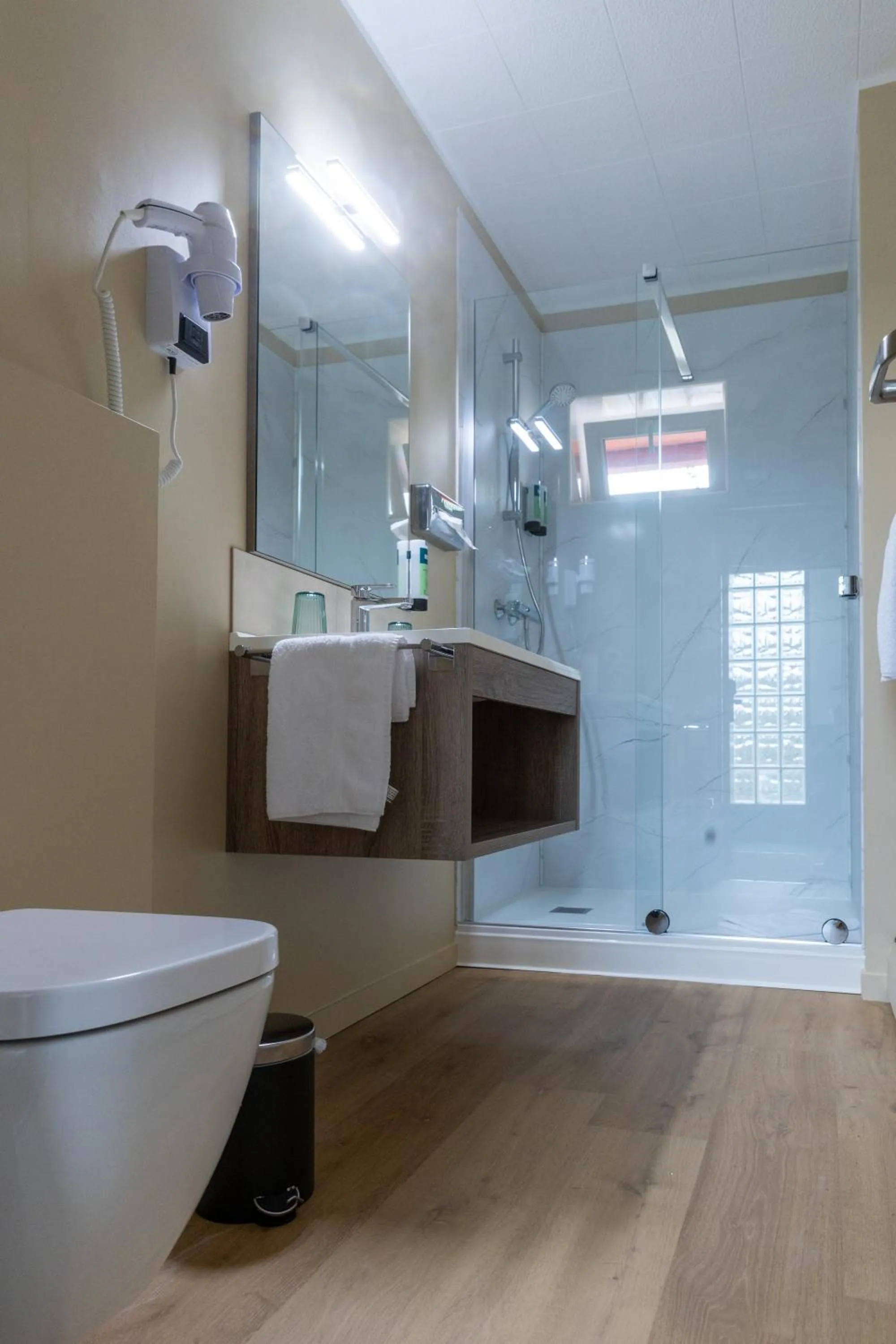 Bathroom in Logis Hôtel & Restaurant - Le Relais de Montigny