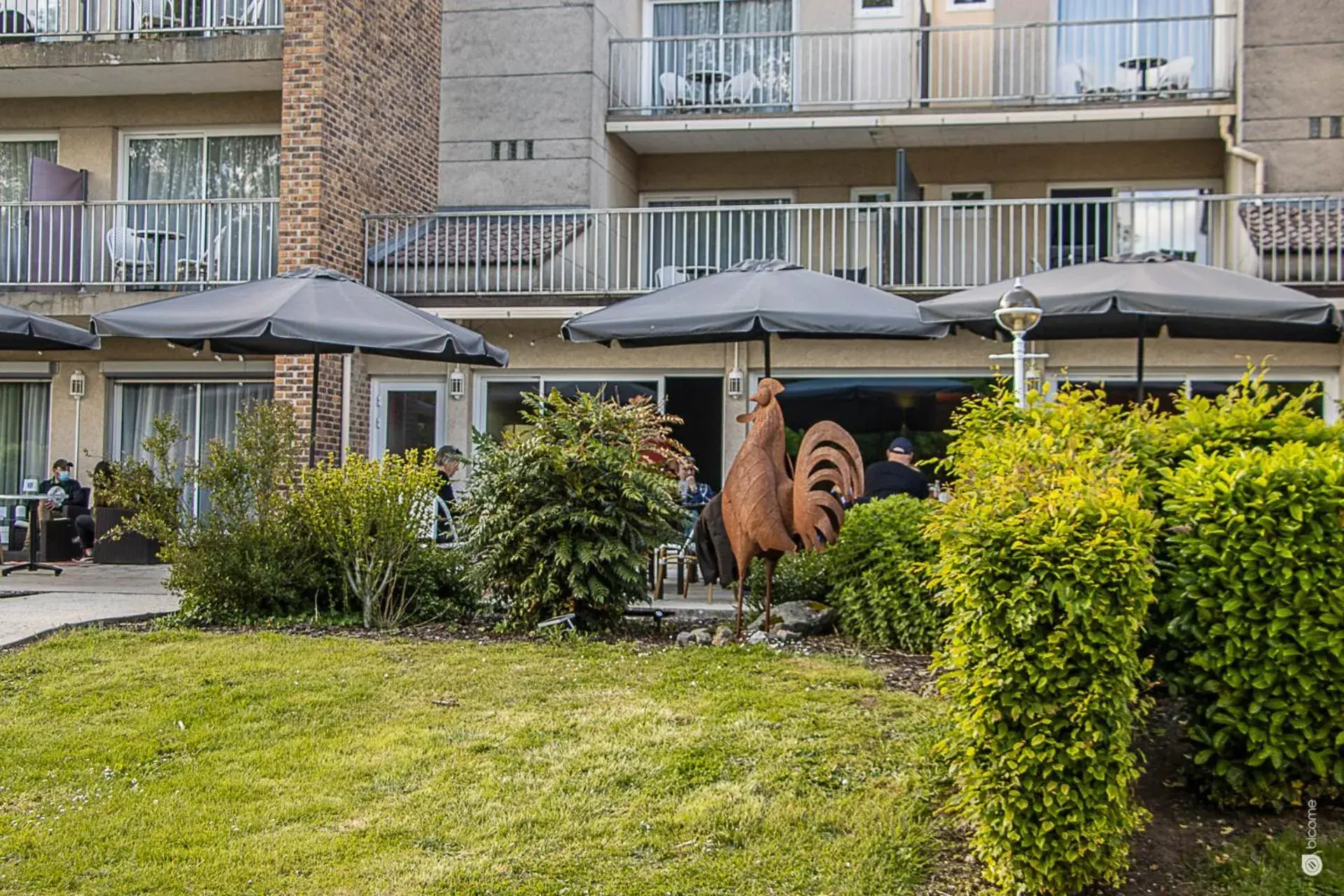 Property building in Logis Hôtel & Restaurant - Le Relais de Montigny Property building in Logis Hôtel & Restaurant - Le Relais de Montigny