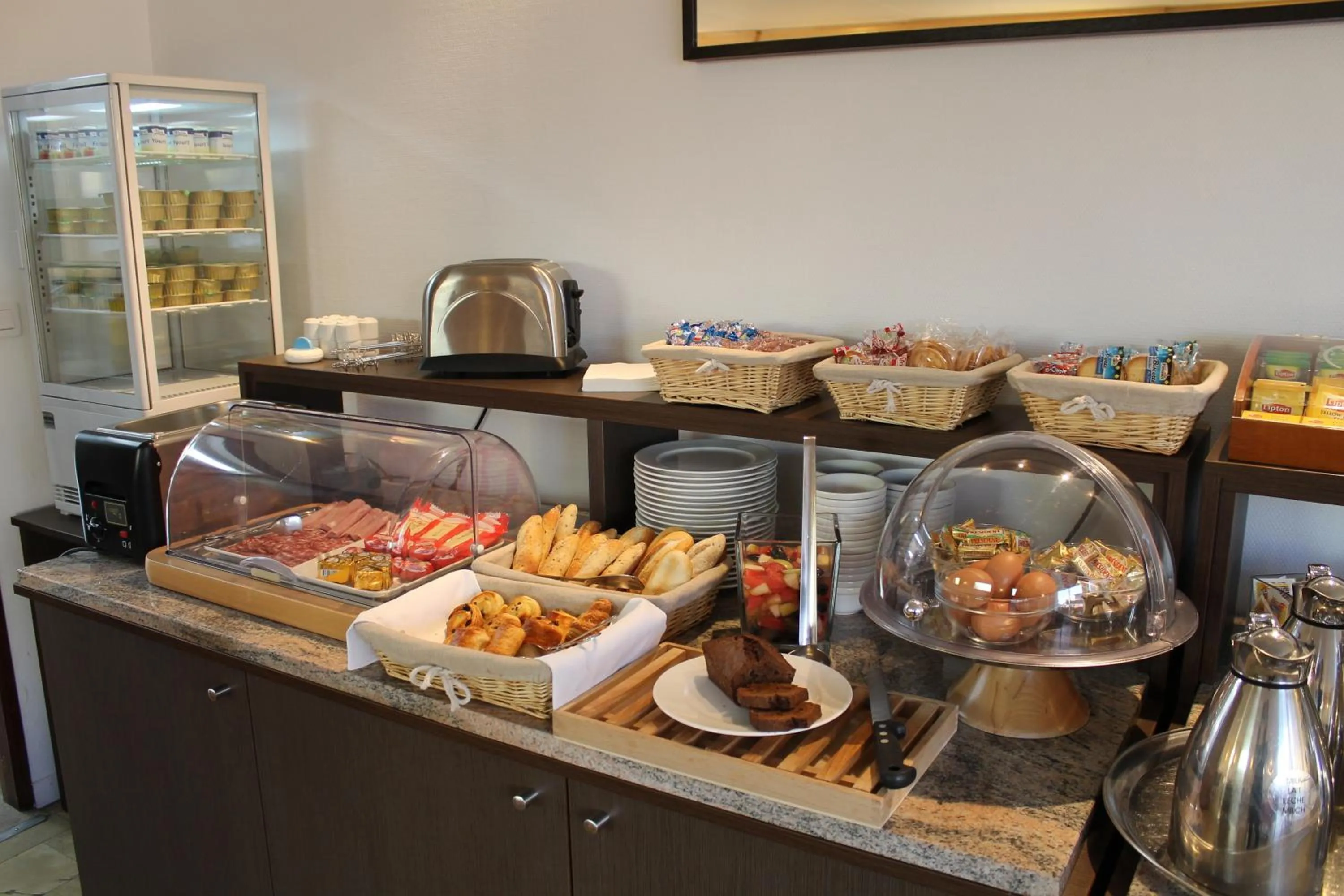 Buffet breakfast in Logis Hôtel & Restaurant - Le Relais de Montigny