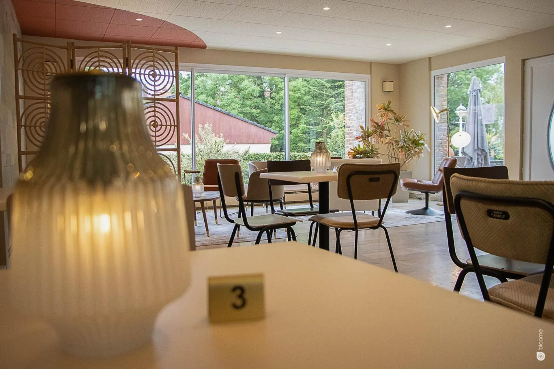 Lounge or bar in Logis Hôtel & Restaurant - Le Relais de Montigny