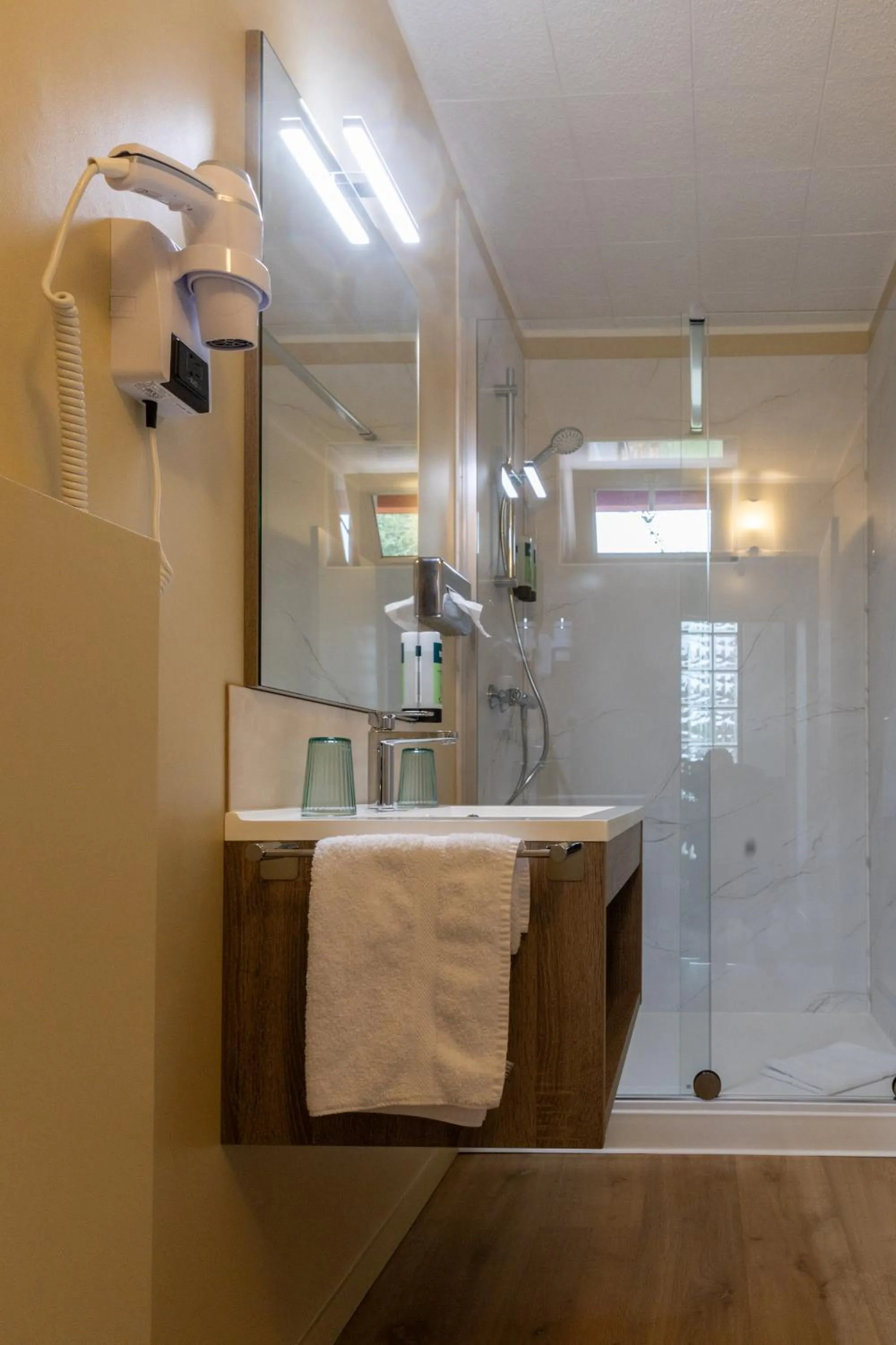 Bathroom in Logis Hôtel & Restaurant - Le Relais de Montigny