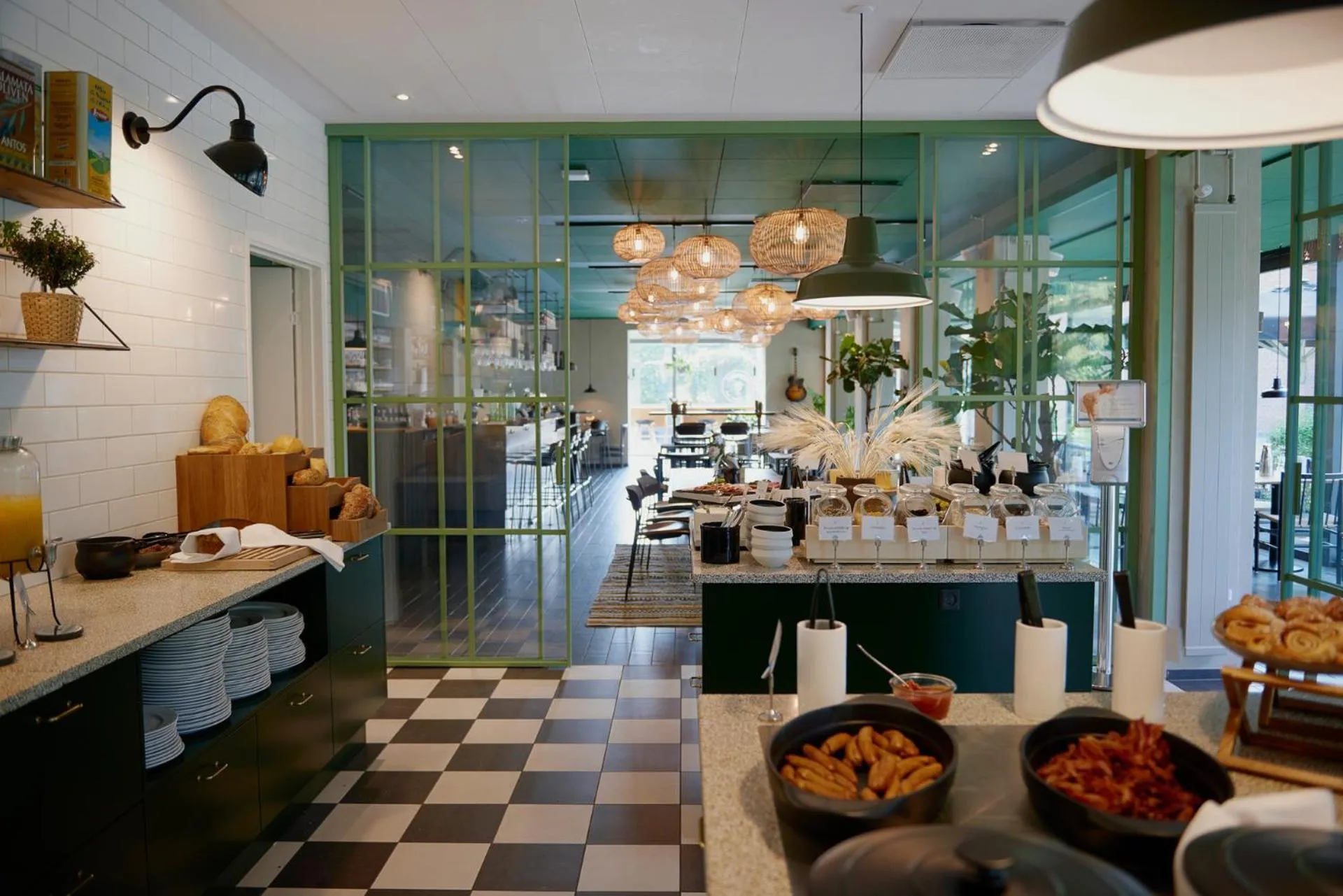 Restaurant/places to eat in Hotel Britannia