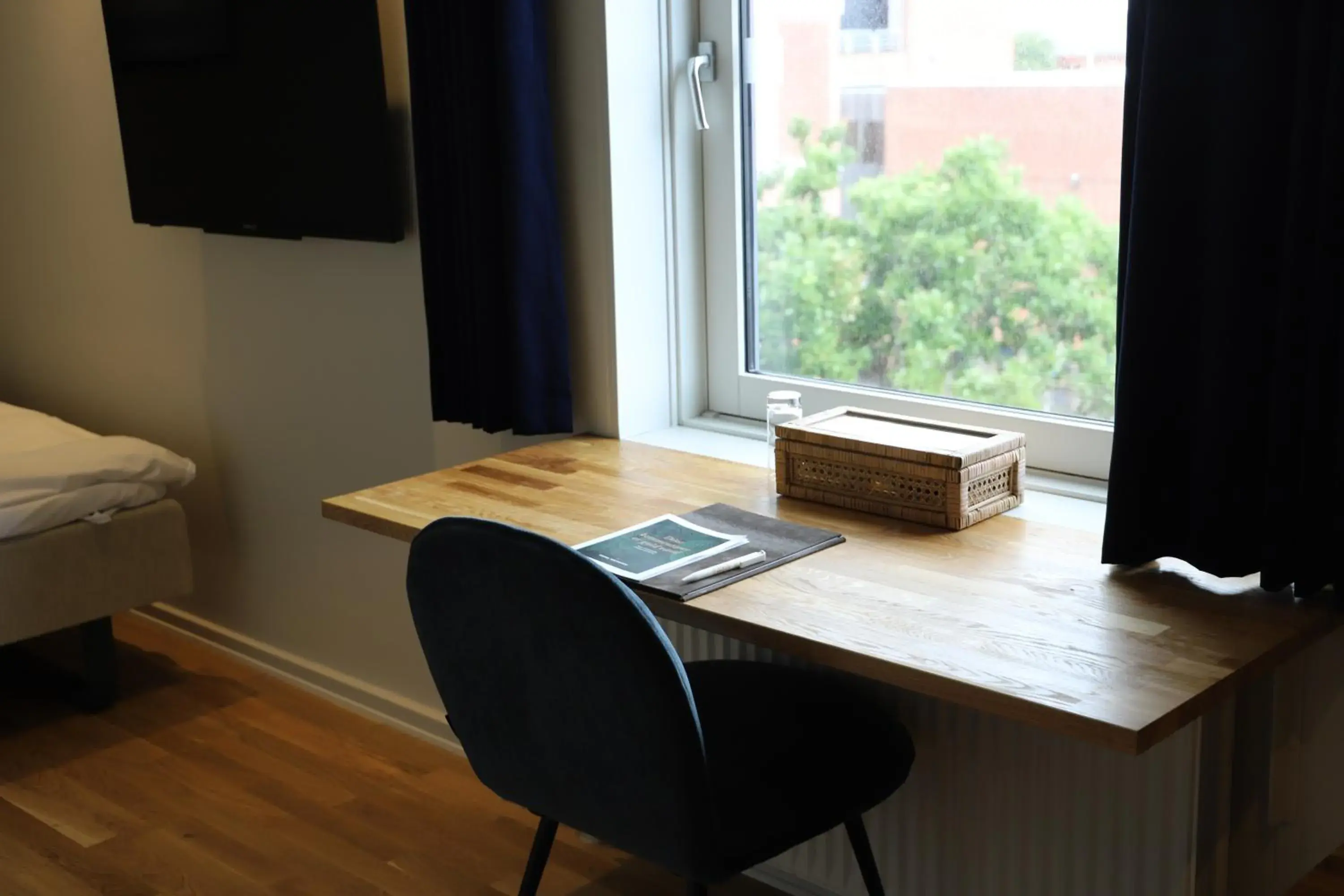 hair dresser, Bed in Hotel Britannia hair dresser, Bed in Hotel Britannia