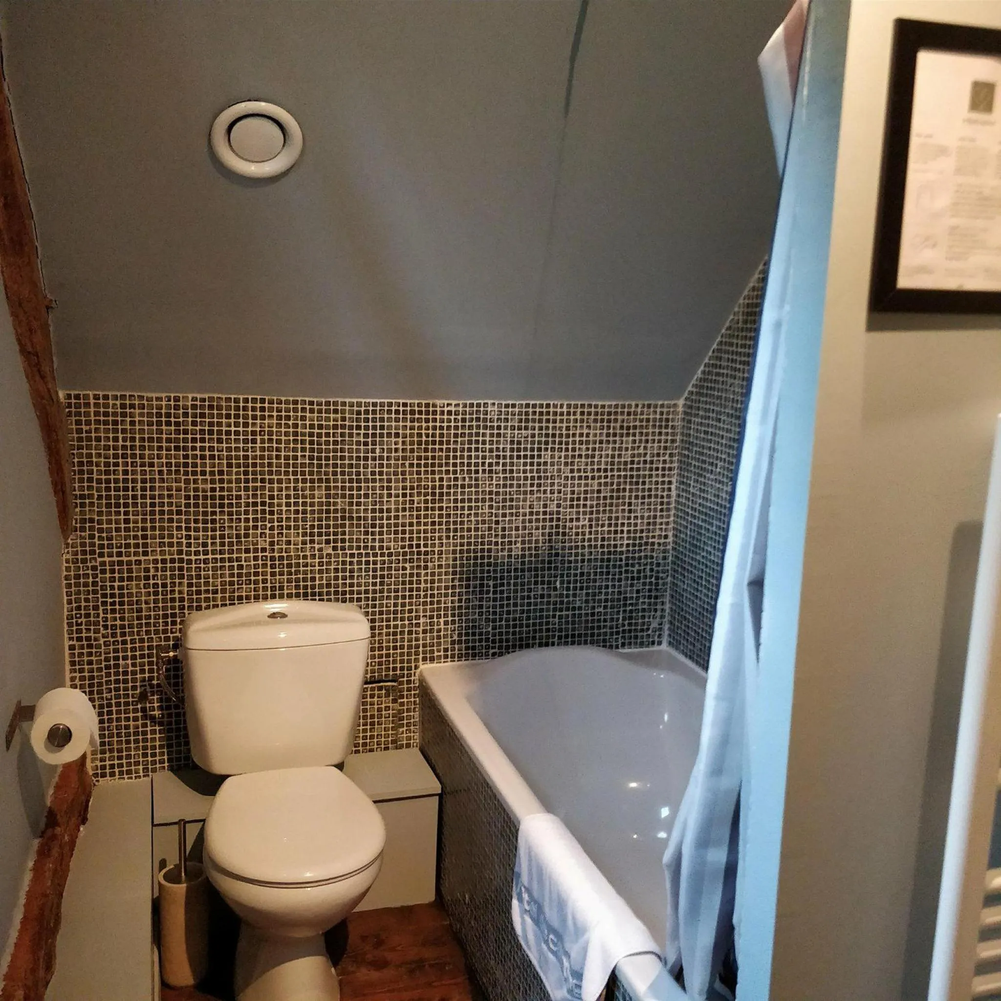 Toilet in Clos Masure hôtel de campagne