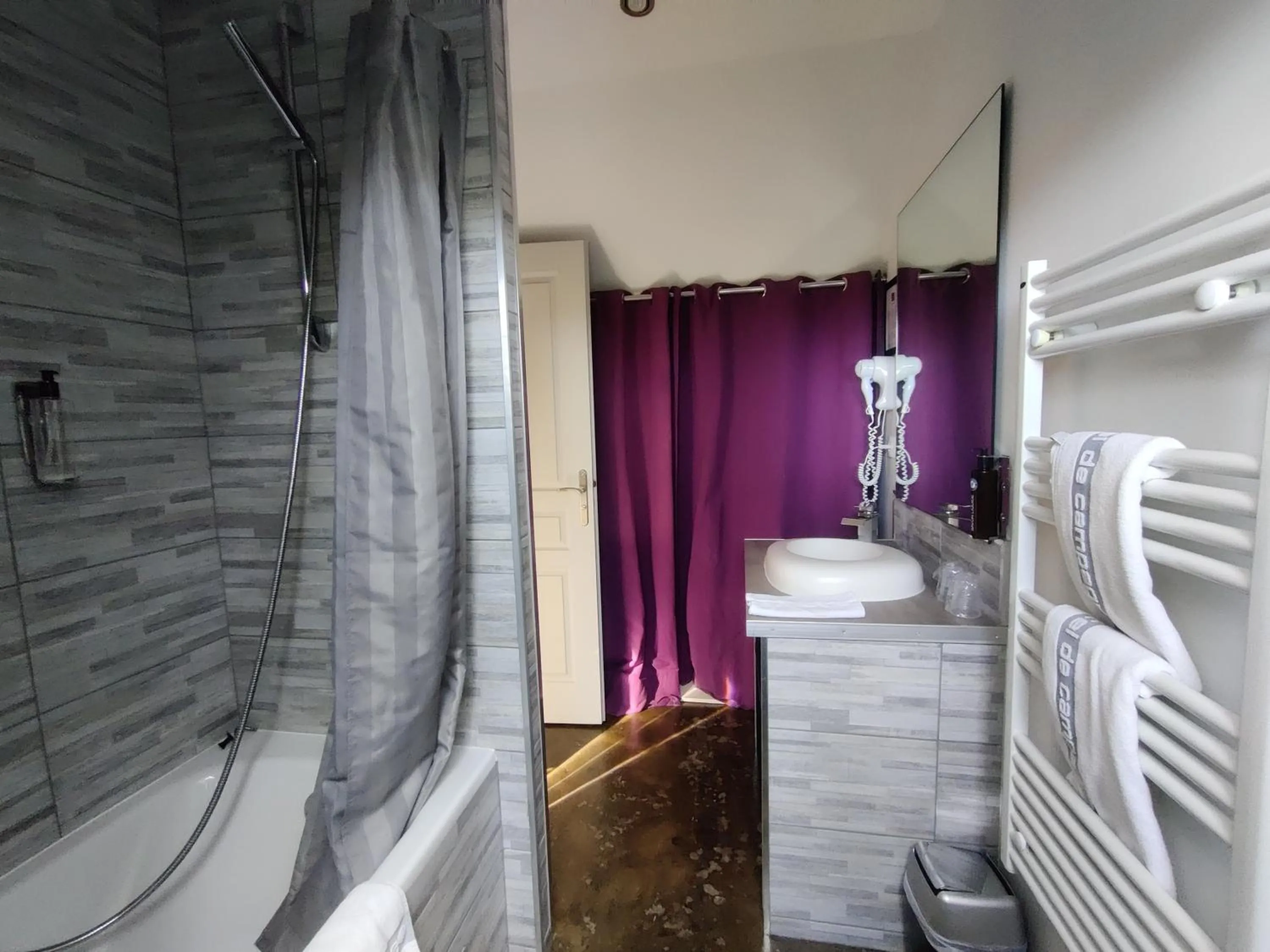 Bathroom in Clos Masure hôtel de campagne