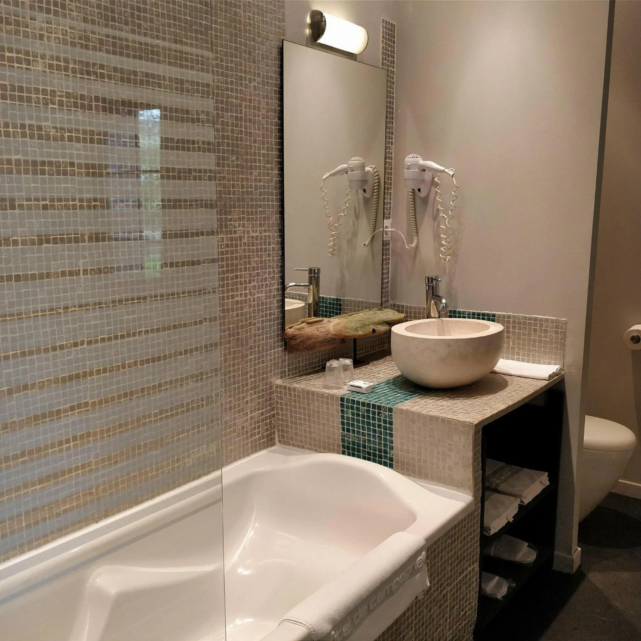 Toilet in Clos Masure hôtel de campagne