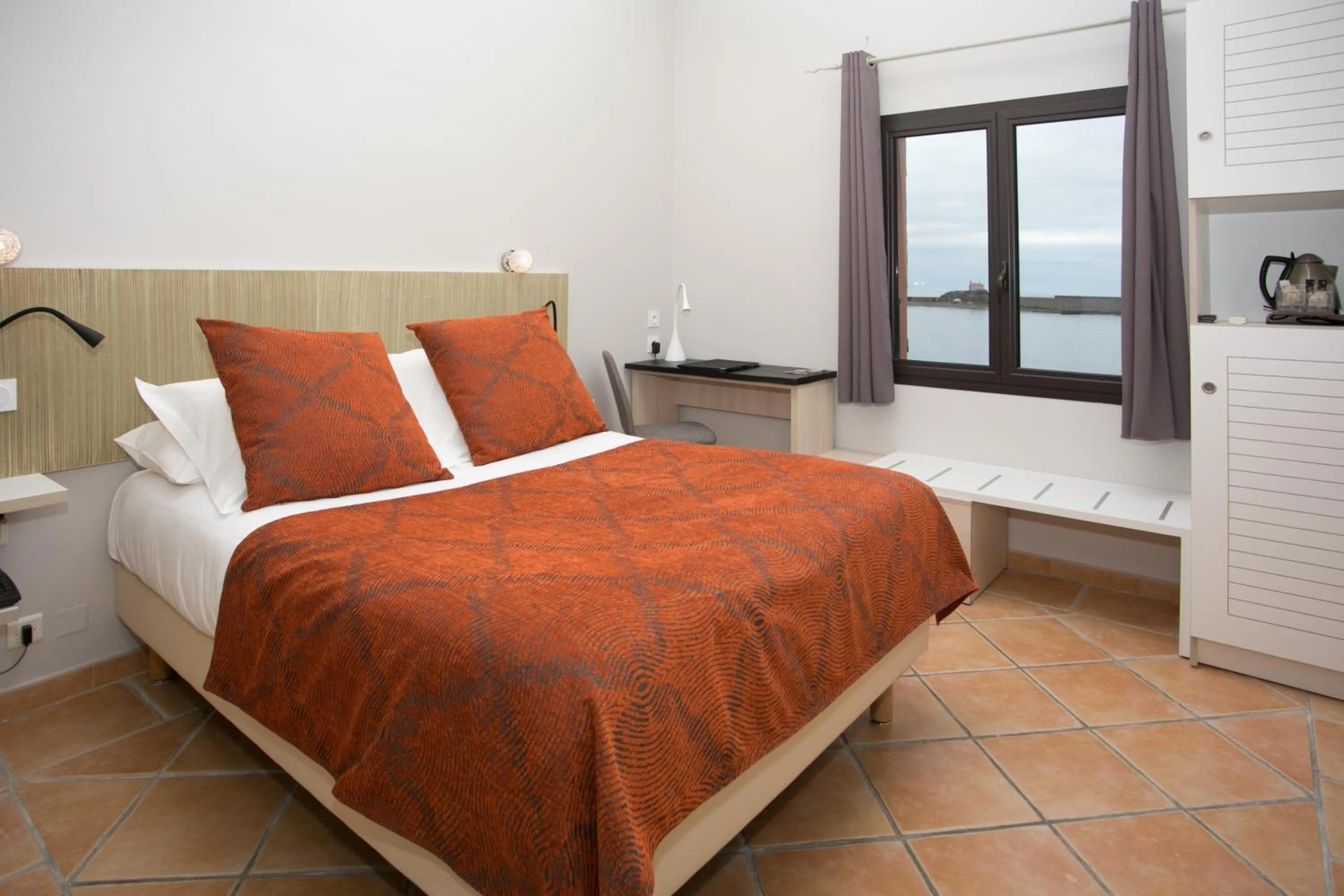 Sea view, Bed in Le Relais Des Trois Mas
