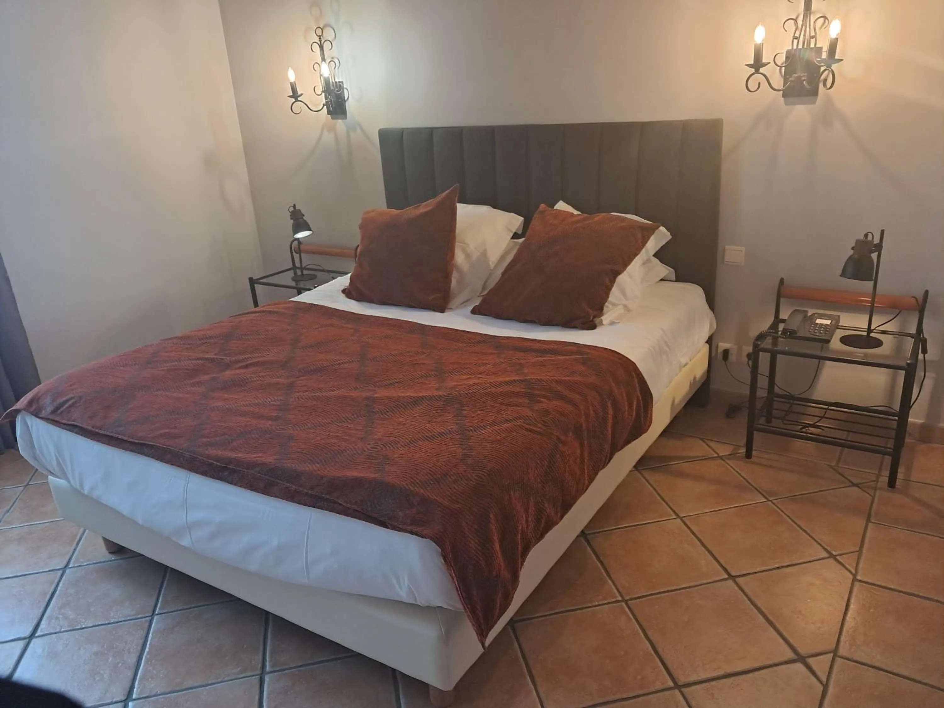 Bedroom, Bed in Le Relais Des Trois Mas