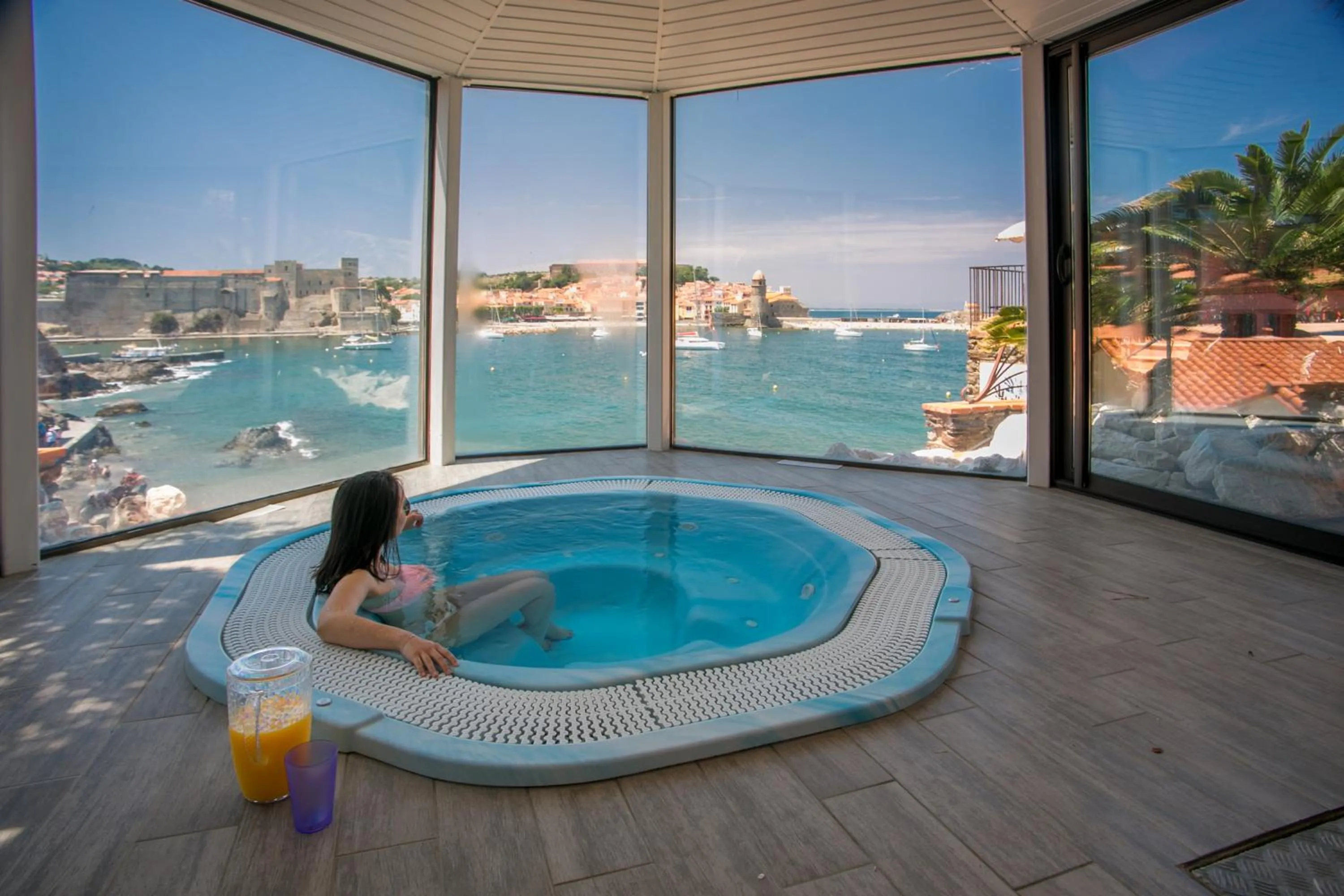 Hot Tub in Le Relais Des Trois Mas