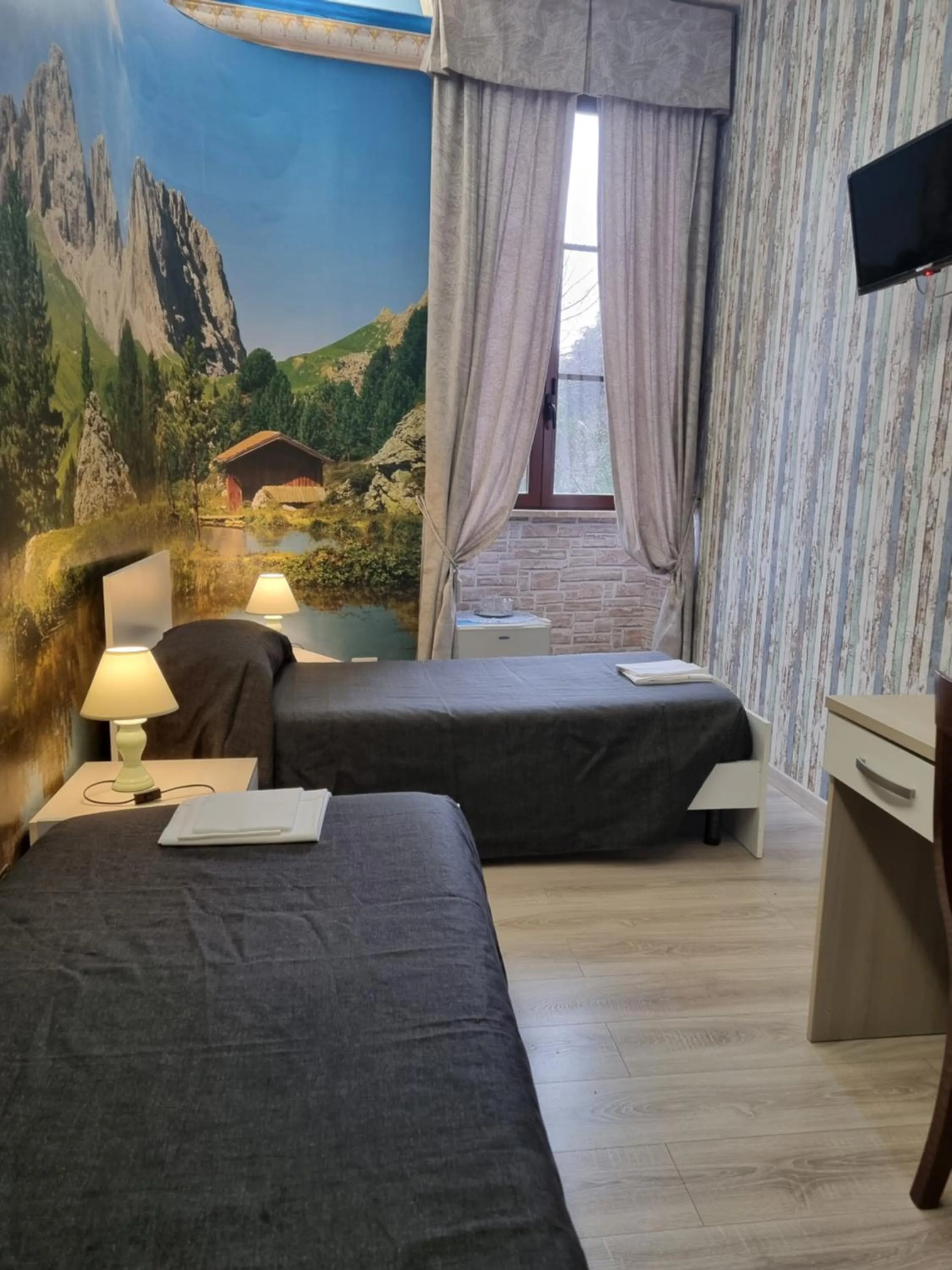 Photo of the whole room, Bed in Palazzo Moraschi Subiaco