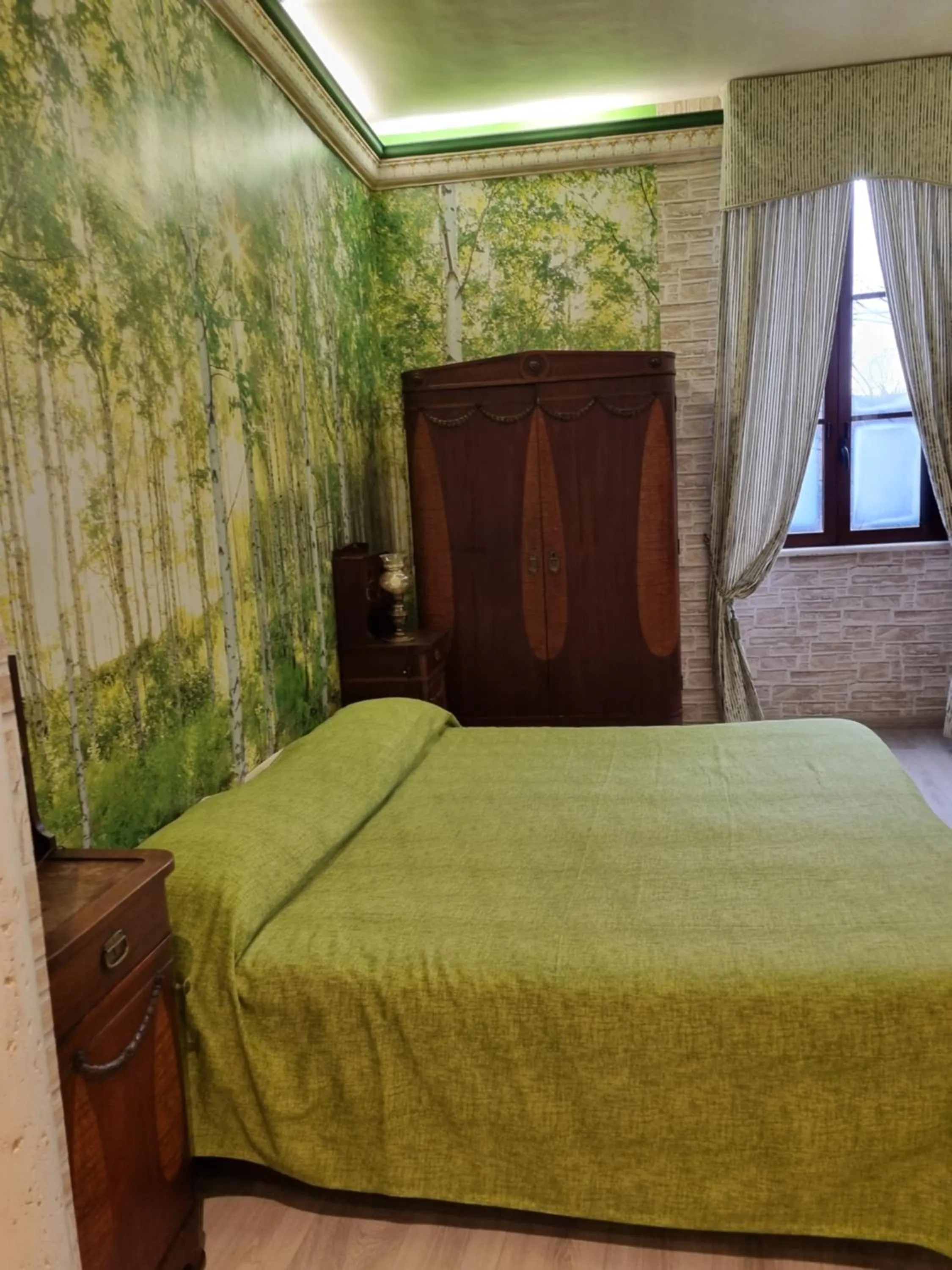 Photo of the whole room, Bed in Palazzo Moraschi Subiaco