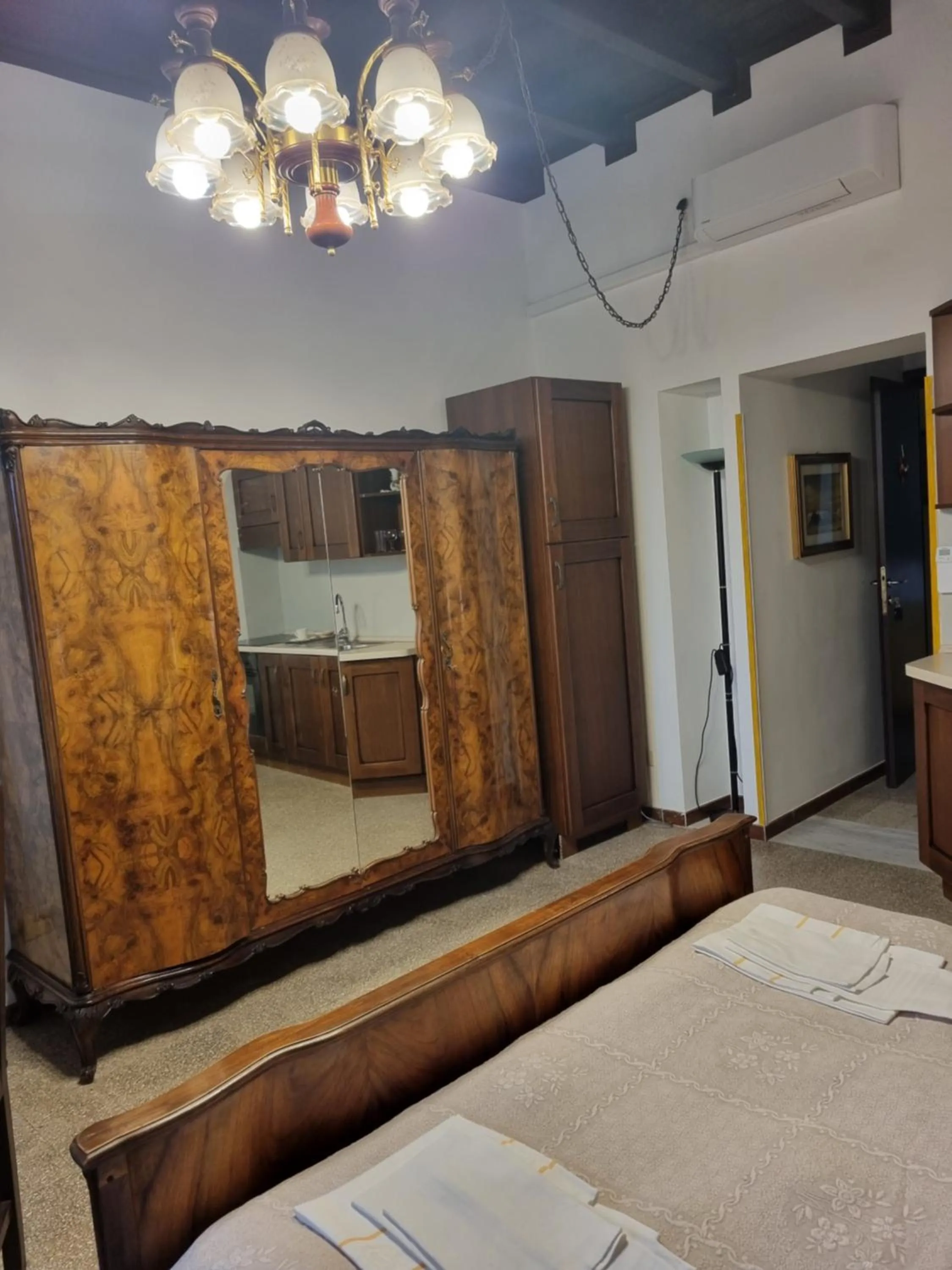 Photo of the whole room, Bed in Palazzo Moraschi Subiaco