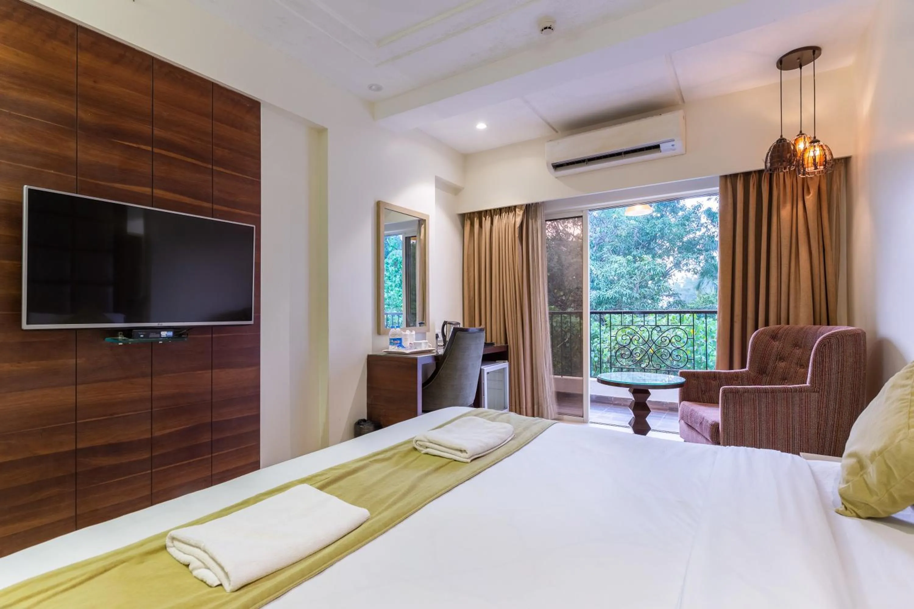 Photo of the whole room in Calux Grand Inn Calangute - Formerly Amara Grand Inn