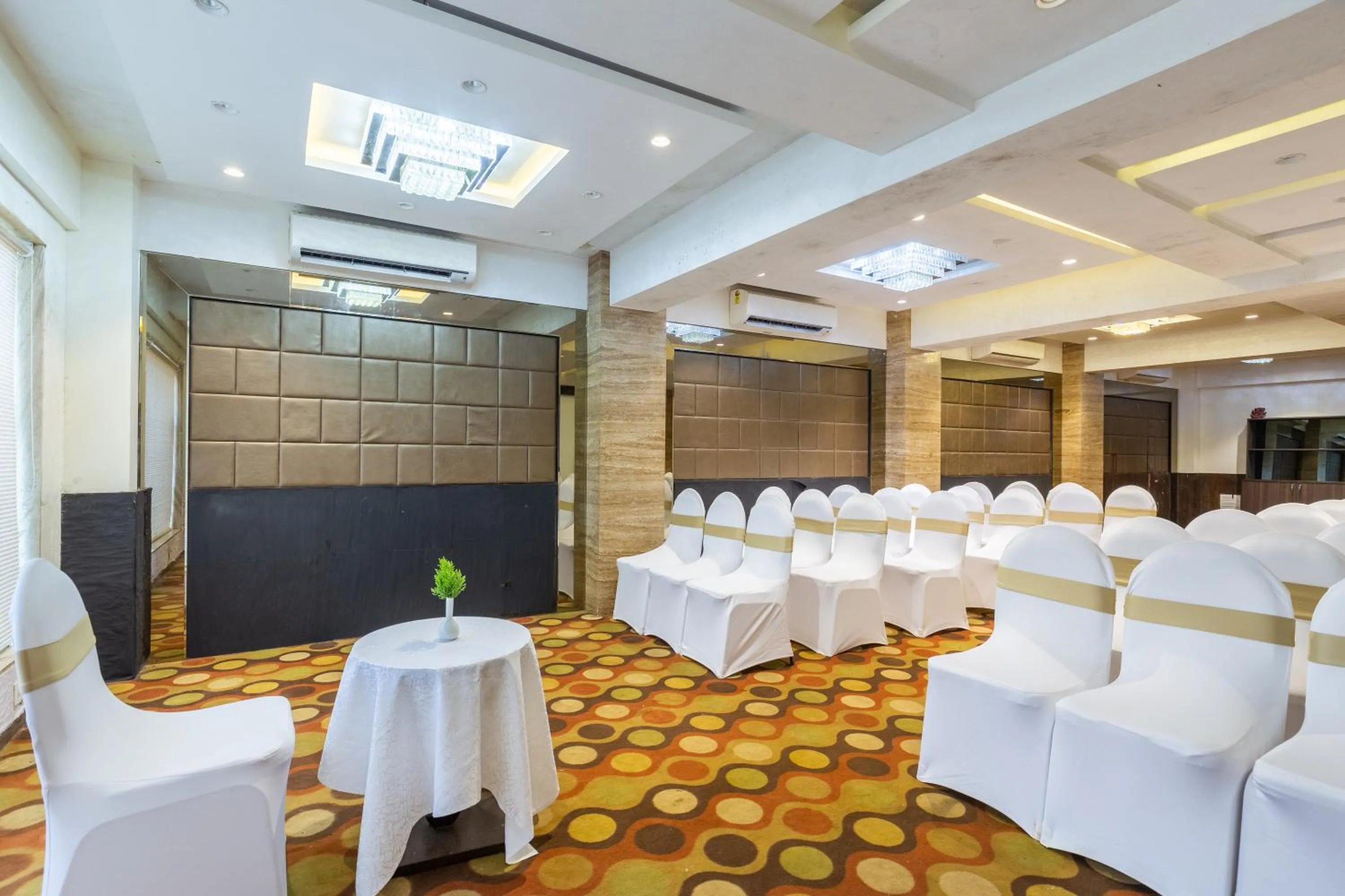 Banquet/Function facilities in Calux Grand Inn Calangute - Formerly Amara Grand Inn
