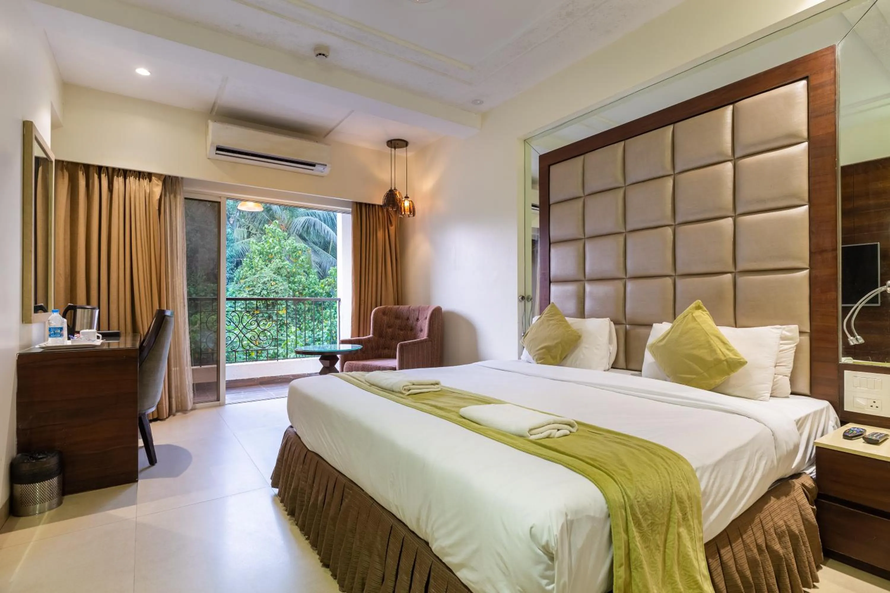 Photo of the whole room in Calux Grand Inn Calangute - Formerly Amara Grand Inn