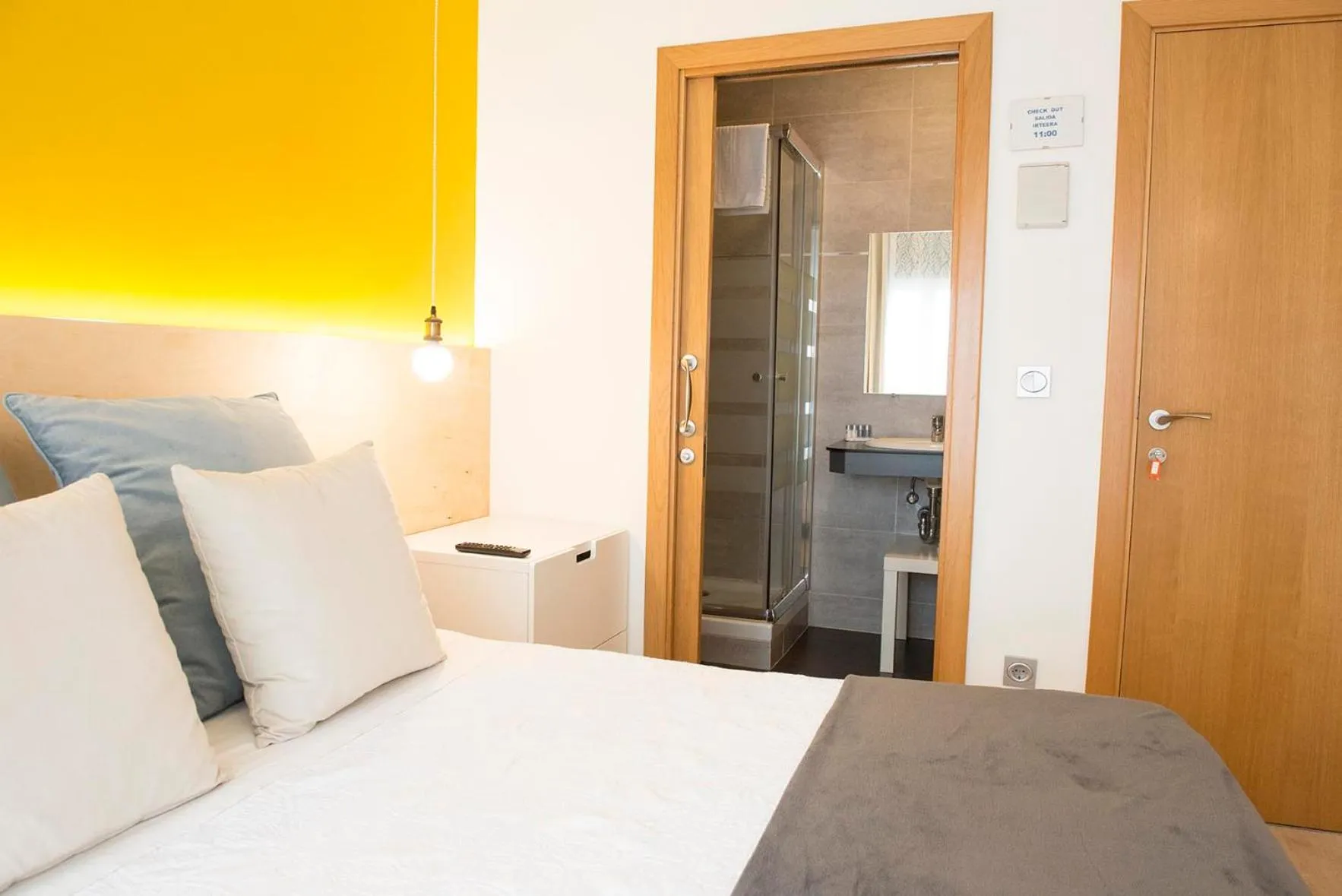 Bathroom, Bed in Pensión Aia