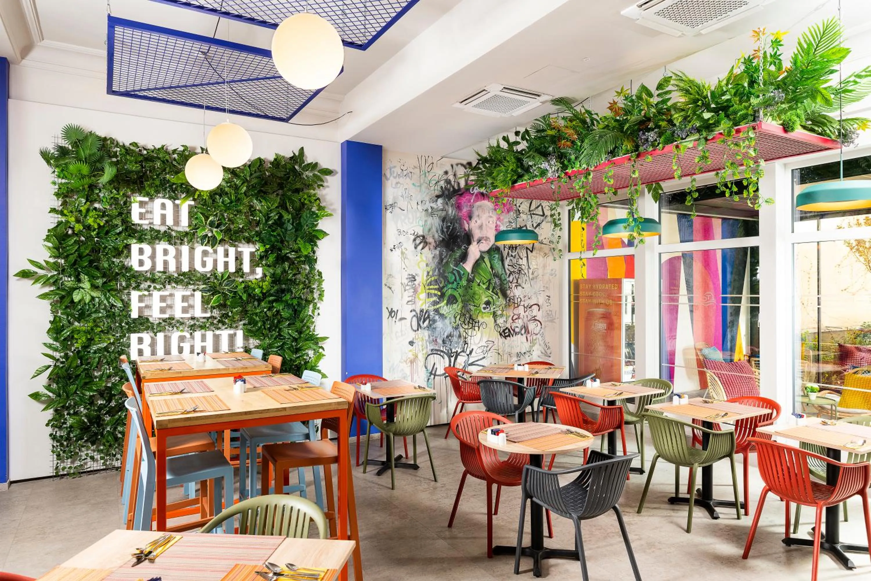 Restaurant/places to eat in Three Corners Hotel Anna