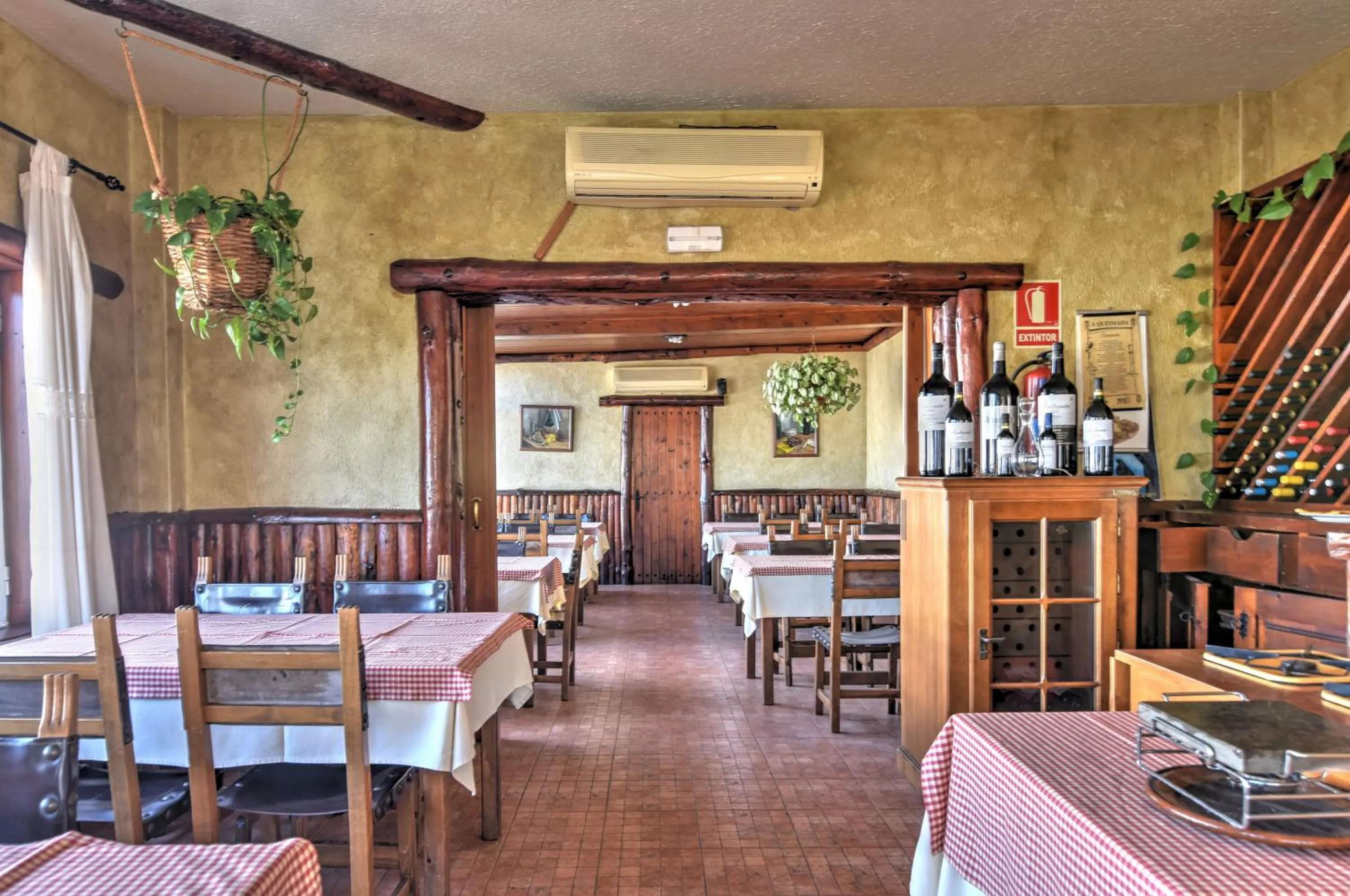 Restaurant/places to eat in Apartamentos Luz Y Mar