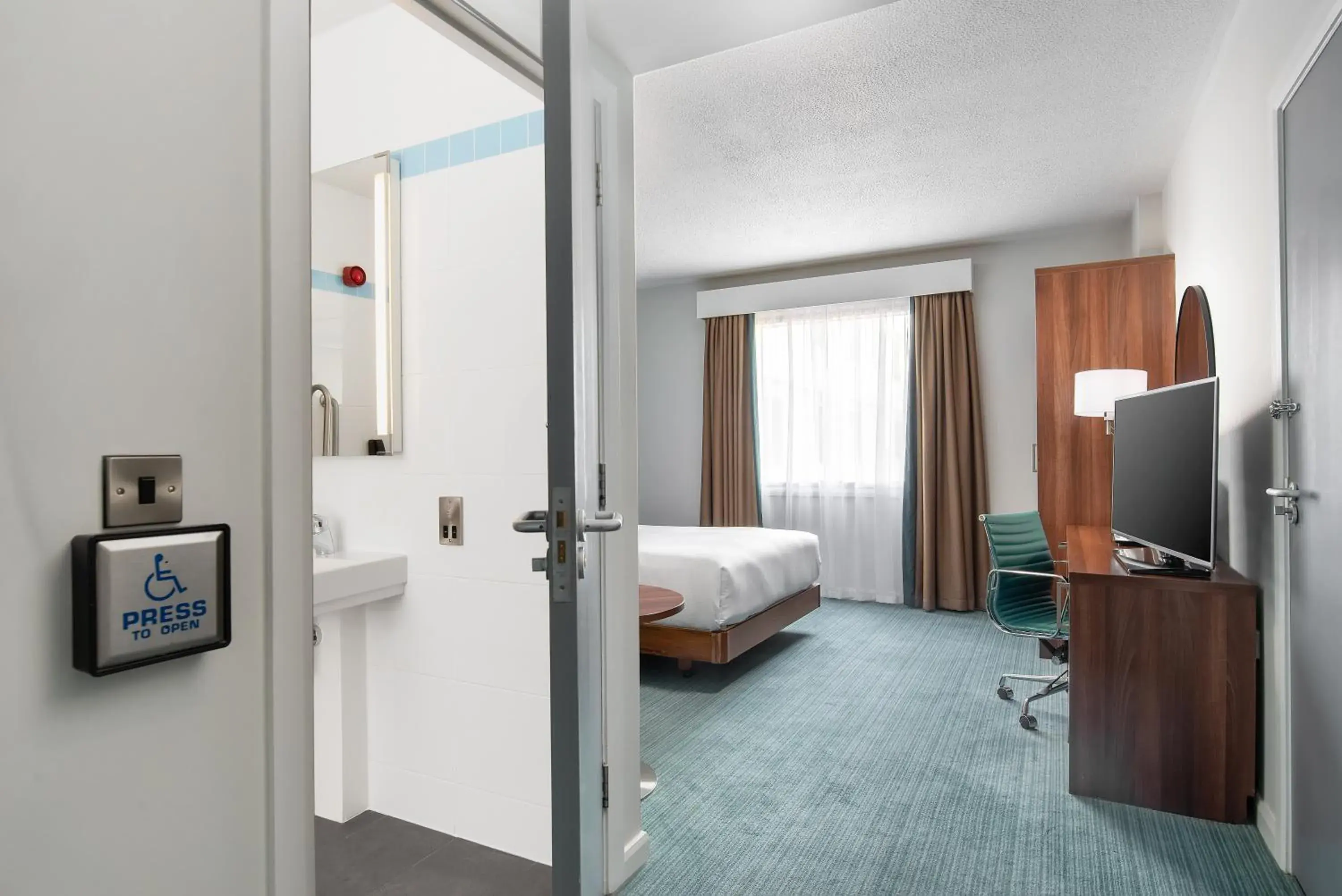 Other, Bed in Hilton Garden Inn London Heathrow Airport Other, Bed in Hilton Garden Inn London Heathrow Airport