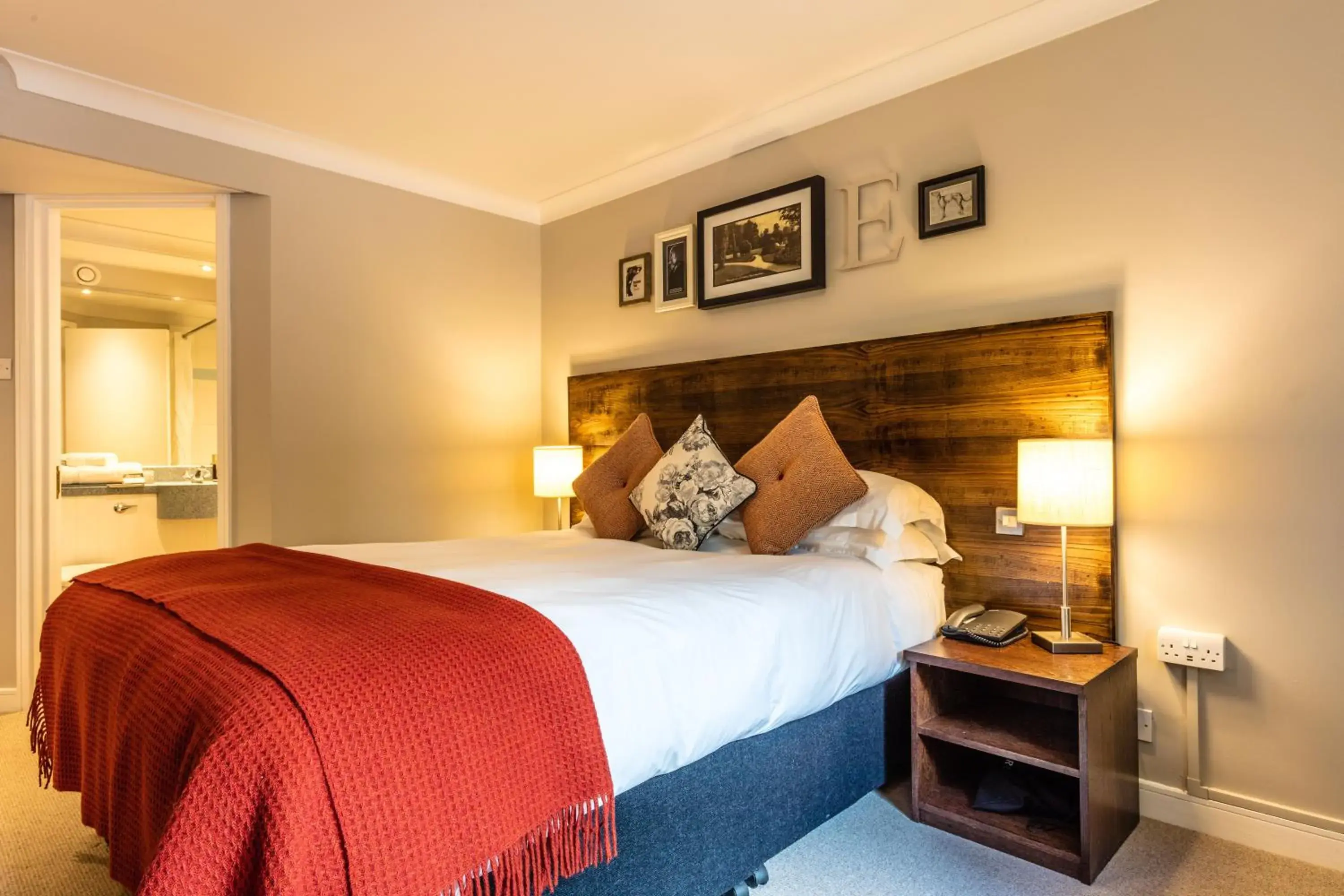 Classic Double Room in Greyhound Hotel Classic Double Room in Greyhound Hotel