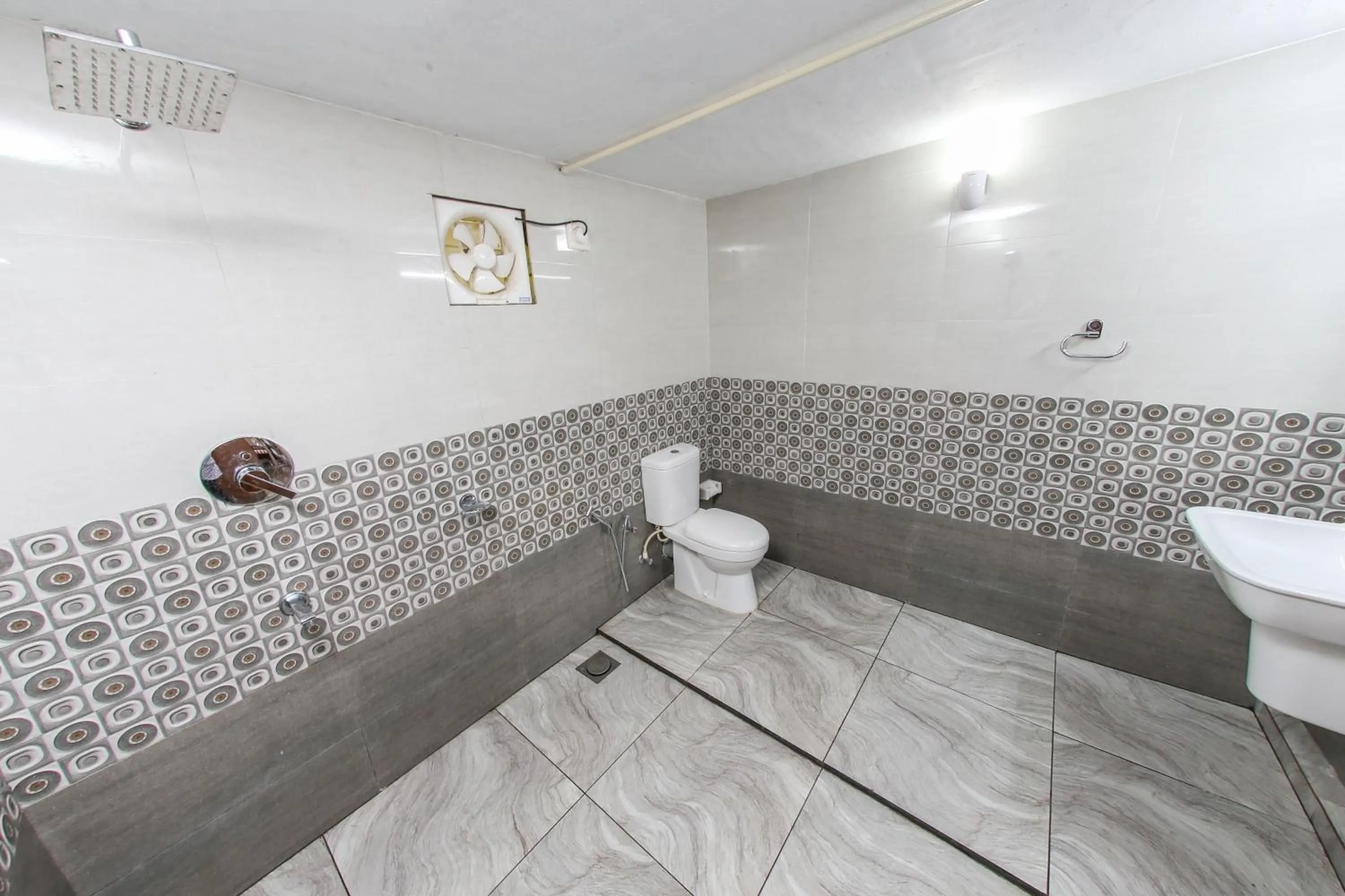 Shower in Rock Haven Wayanad