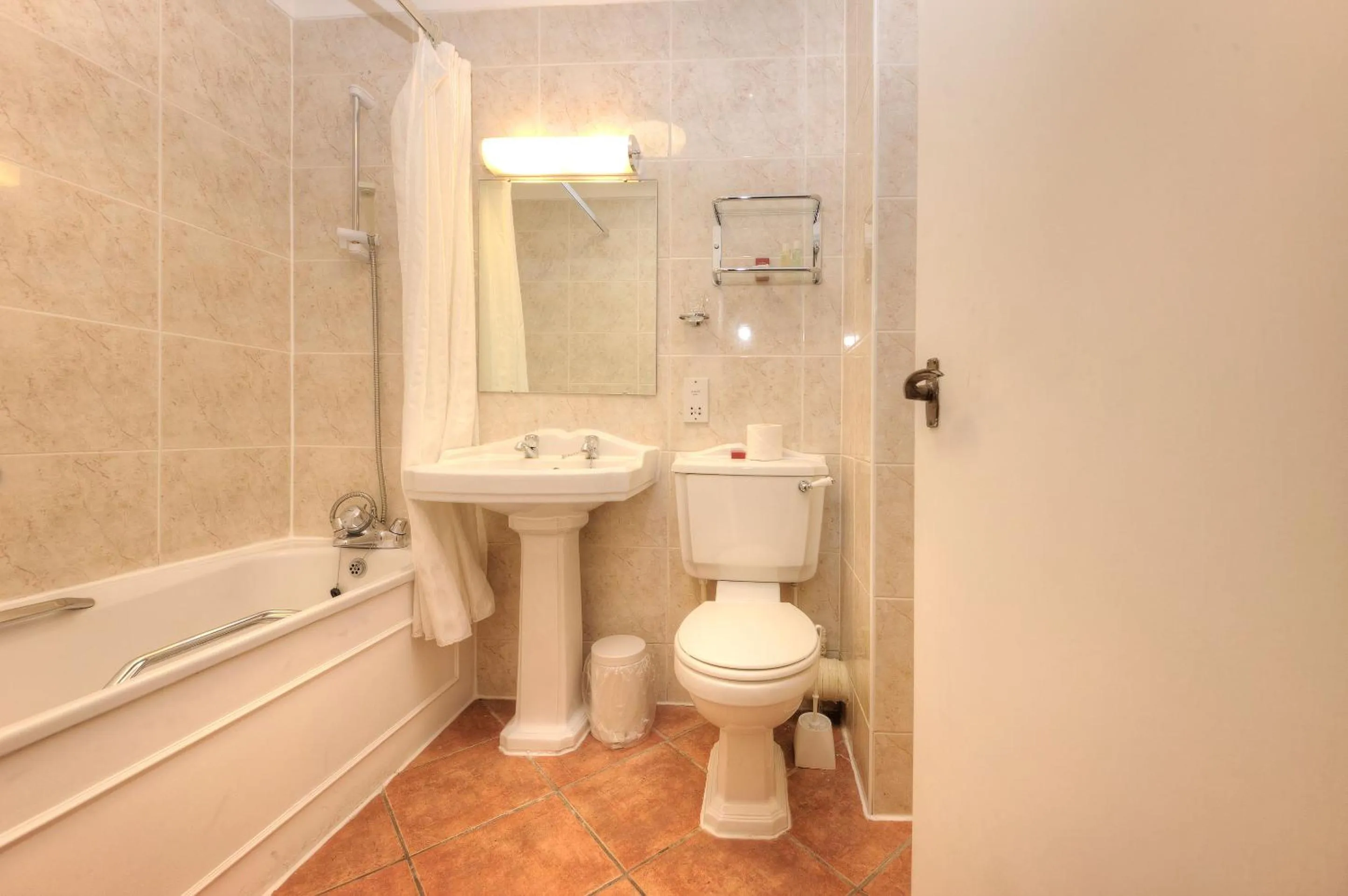 Bathroom in Muthu Newton Hotel (Near Inverness Airport)