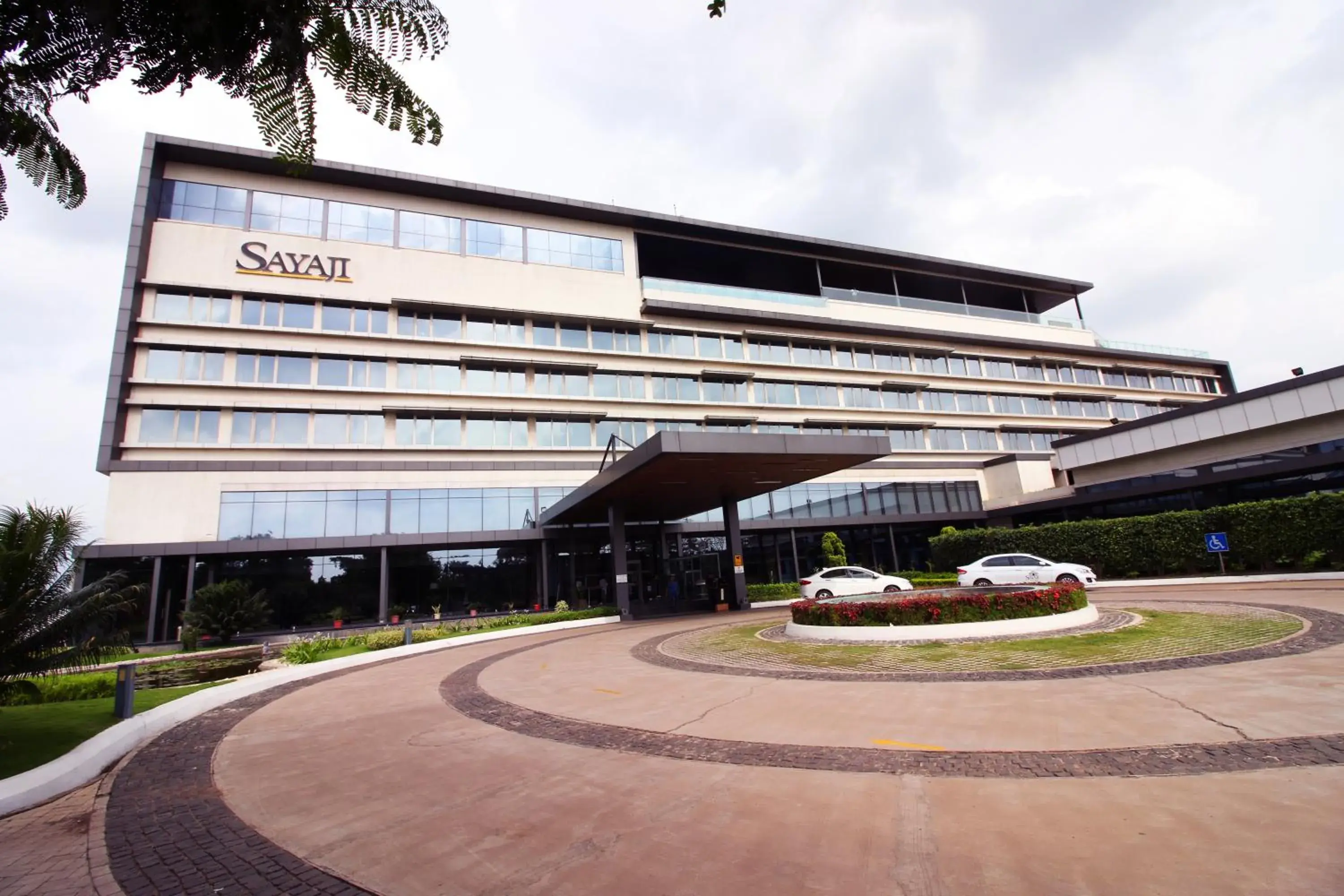 Facade/entrance in Sayaji Raipur Facade/entrance in Sayaji Raipur