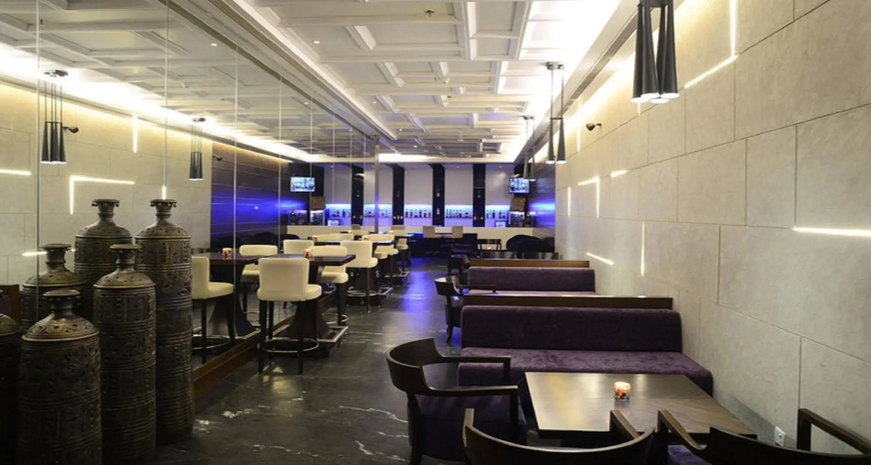Lounge or bar in Sayaji Raipur Lounge or bar in Sayaji Raipur