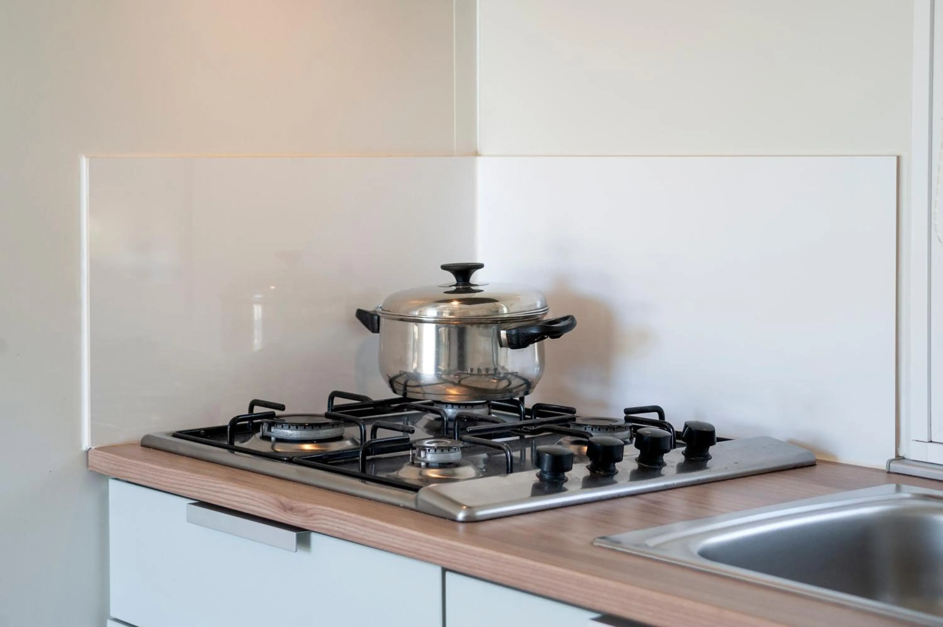 Kitchen or kitchenette in Glamping and Mobile Homes Lavanda - Holiday Centre Bi VIllage