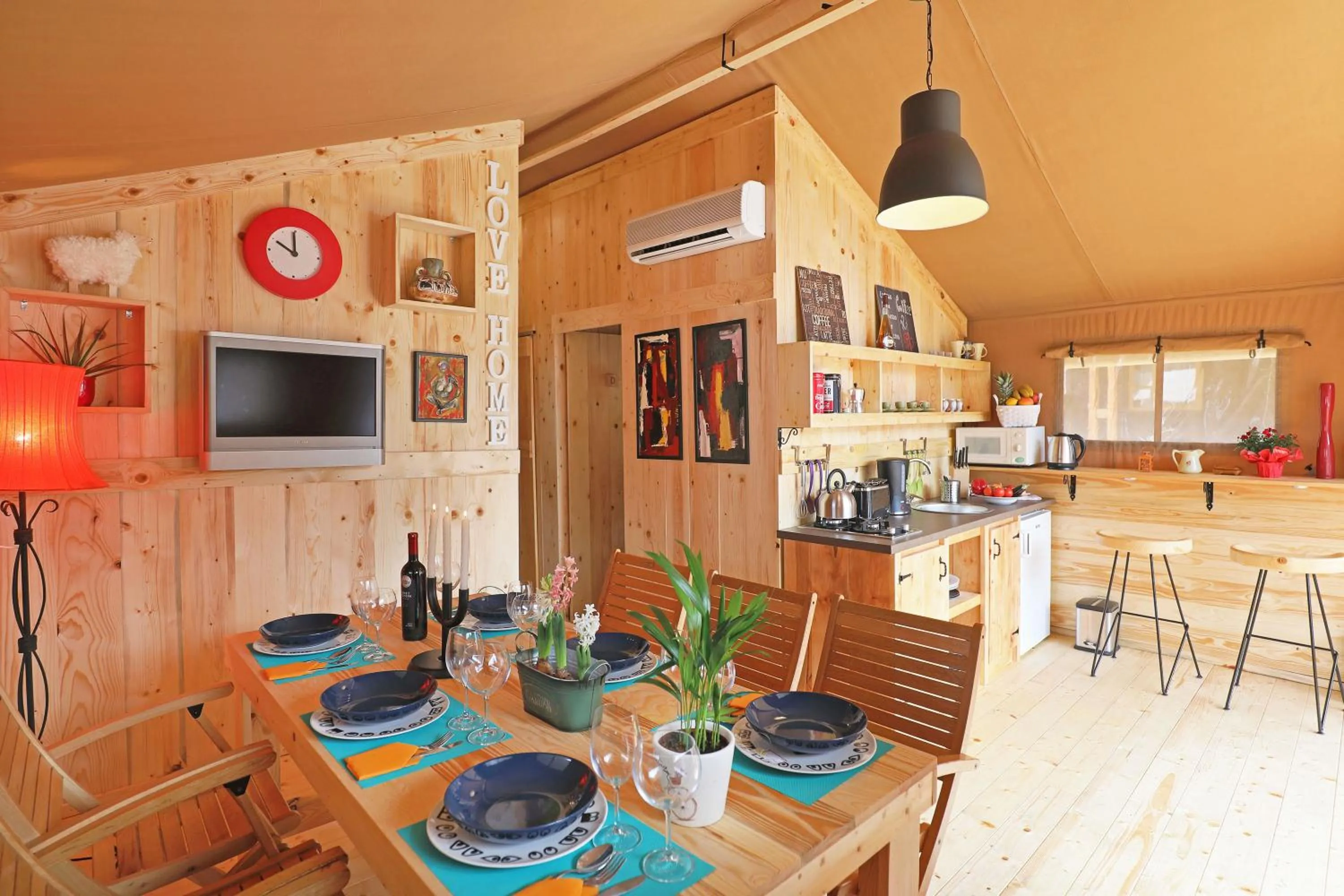 Kitchen or kitchenette in Glamping and Mobile Homes Lavanda - Holiday Centre Bi VIllage