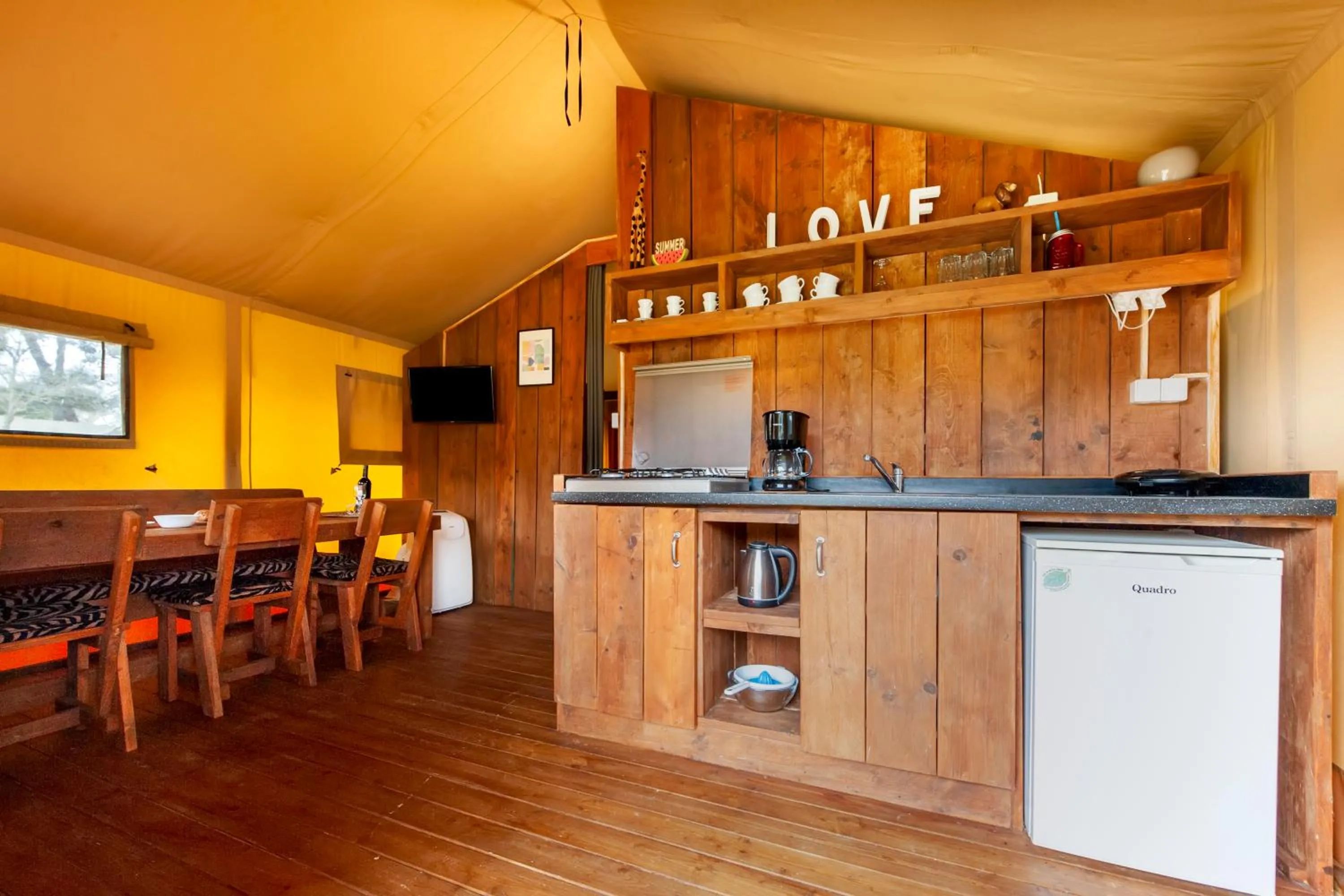Kitchen or kitchenette in Glamping and Mobile Homes Lavanda - Holiday Centre Bi VIllage