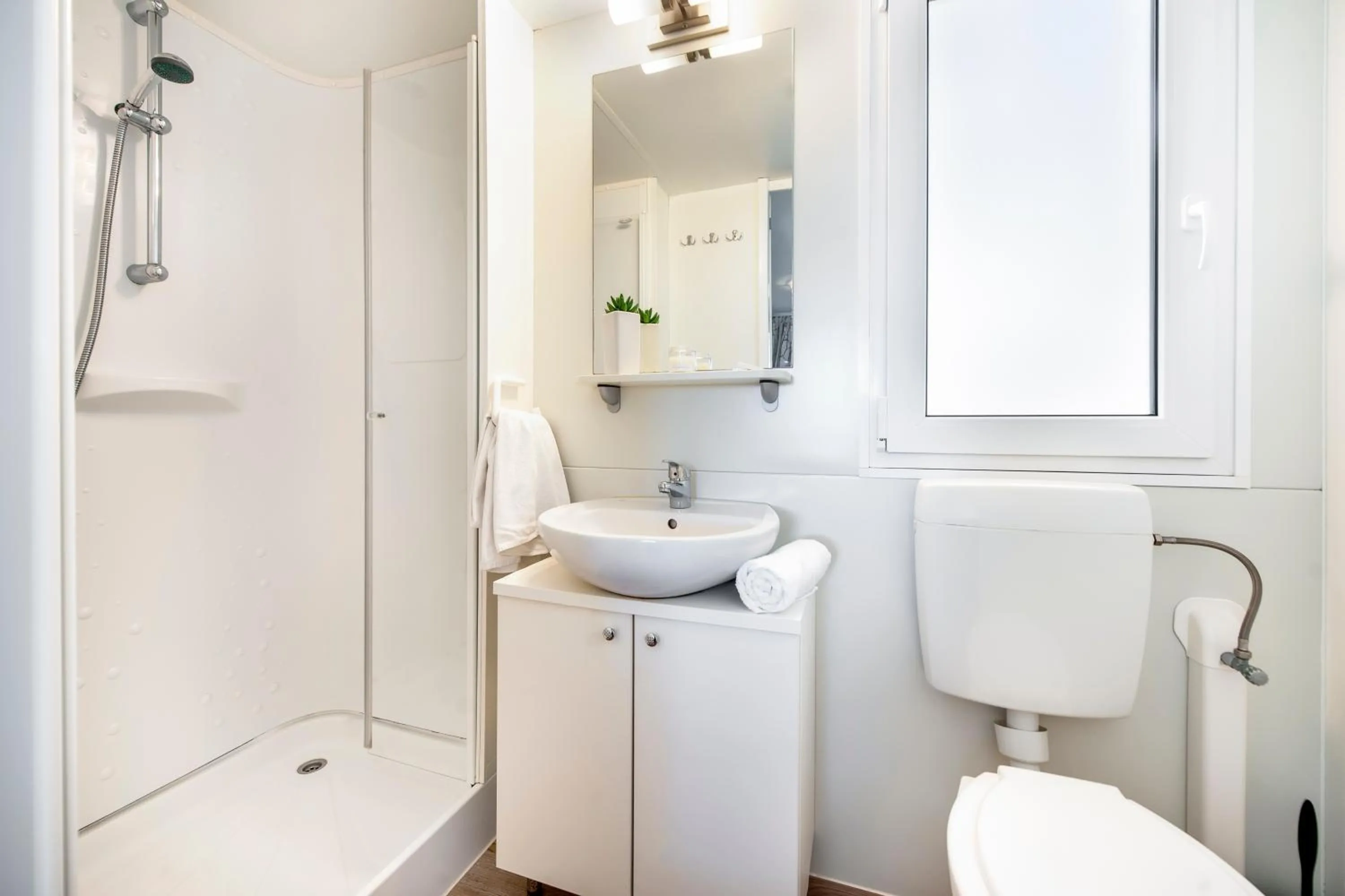 bidet in Glamping and Mobile Homes Lavanda - Holiday Centre Bi VIllage