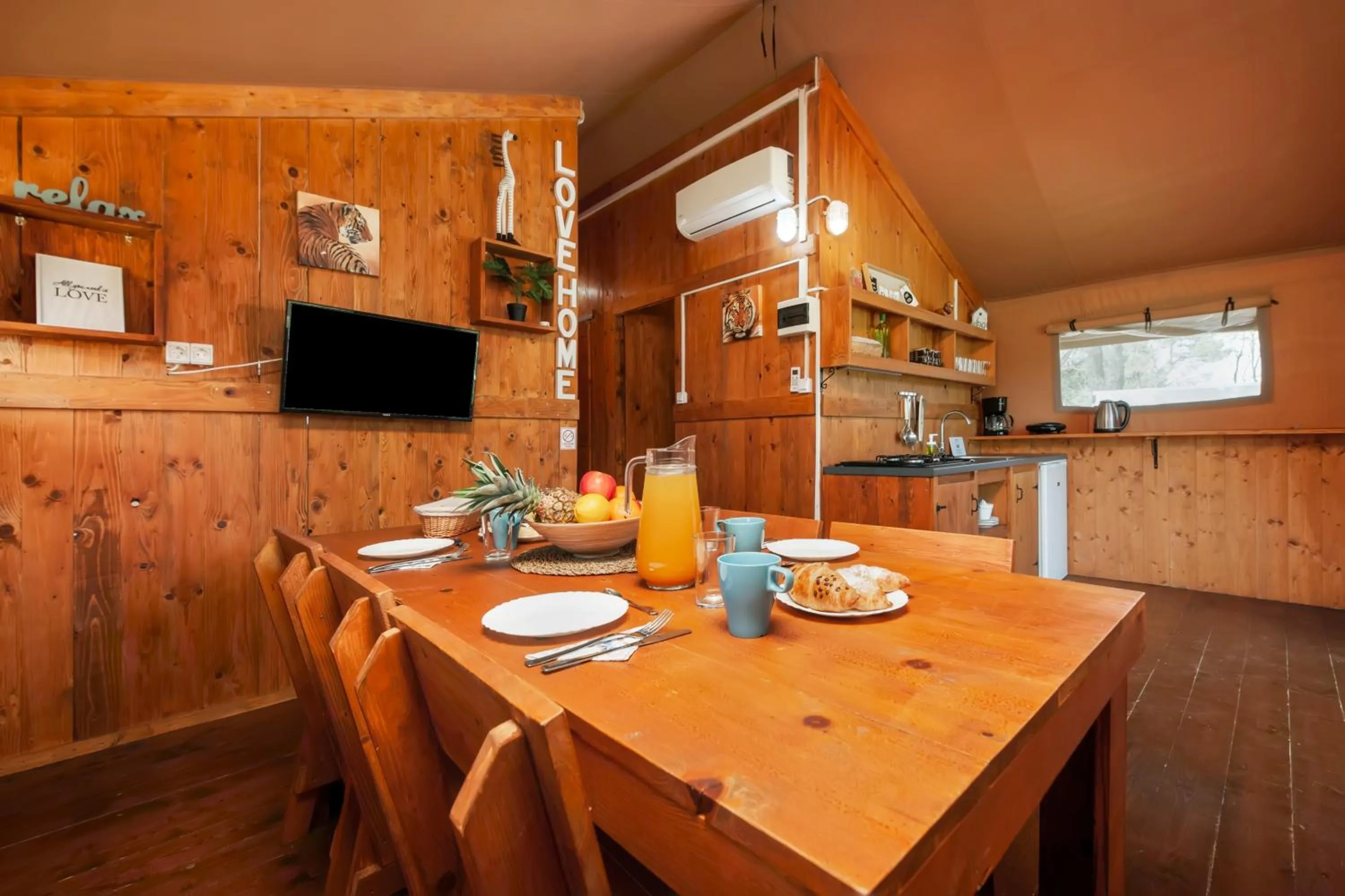 Coffee/tea facilities in Glamping and Mobile Homes Lavanda - Holiday Centre Bi VIllage
