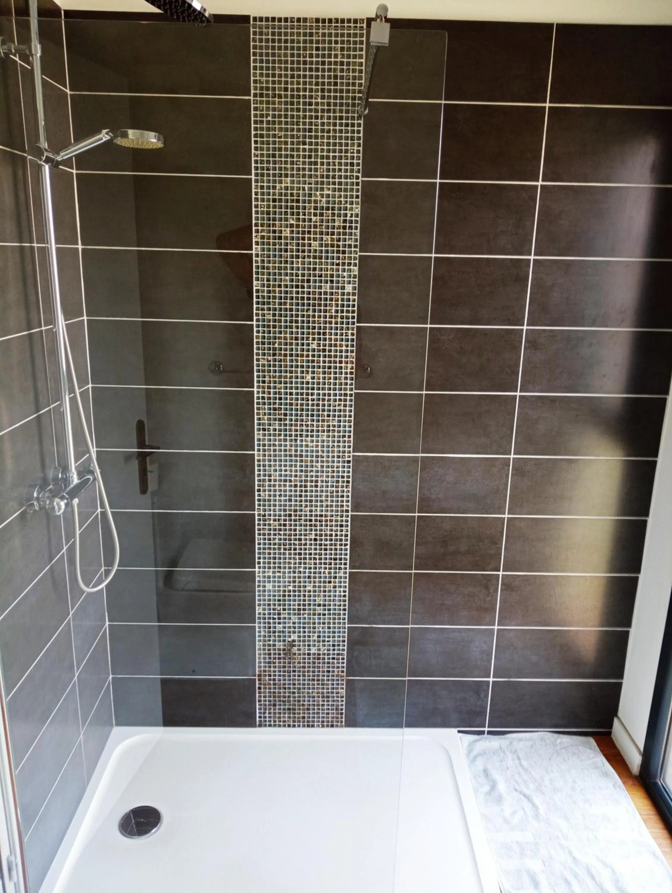 Shower in La Galerie