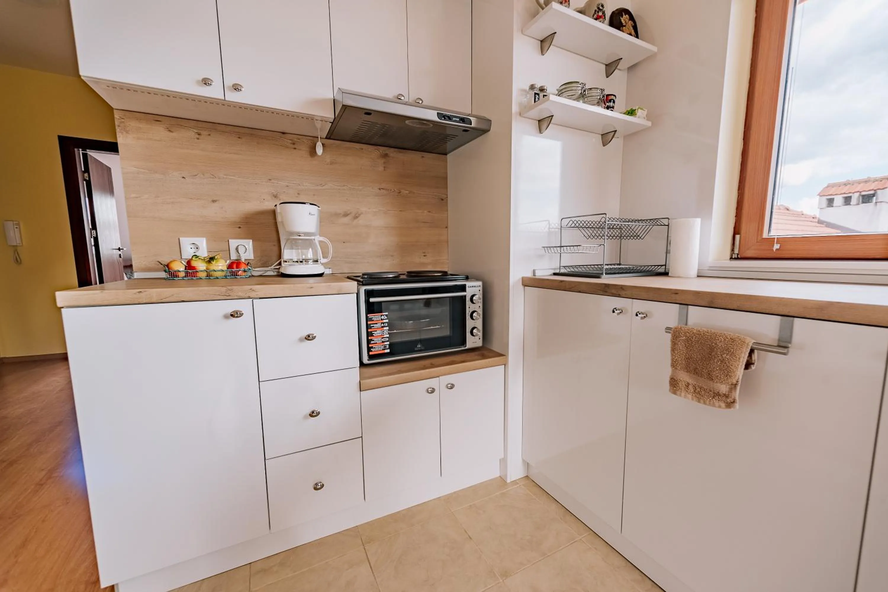 Kitchen or kitchenette in Veli Hills Apartments
