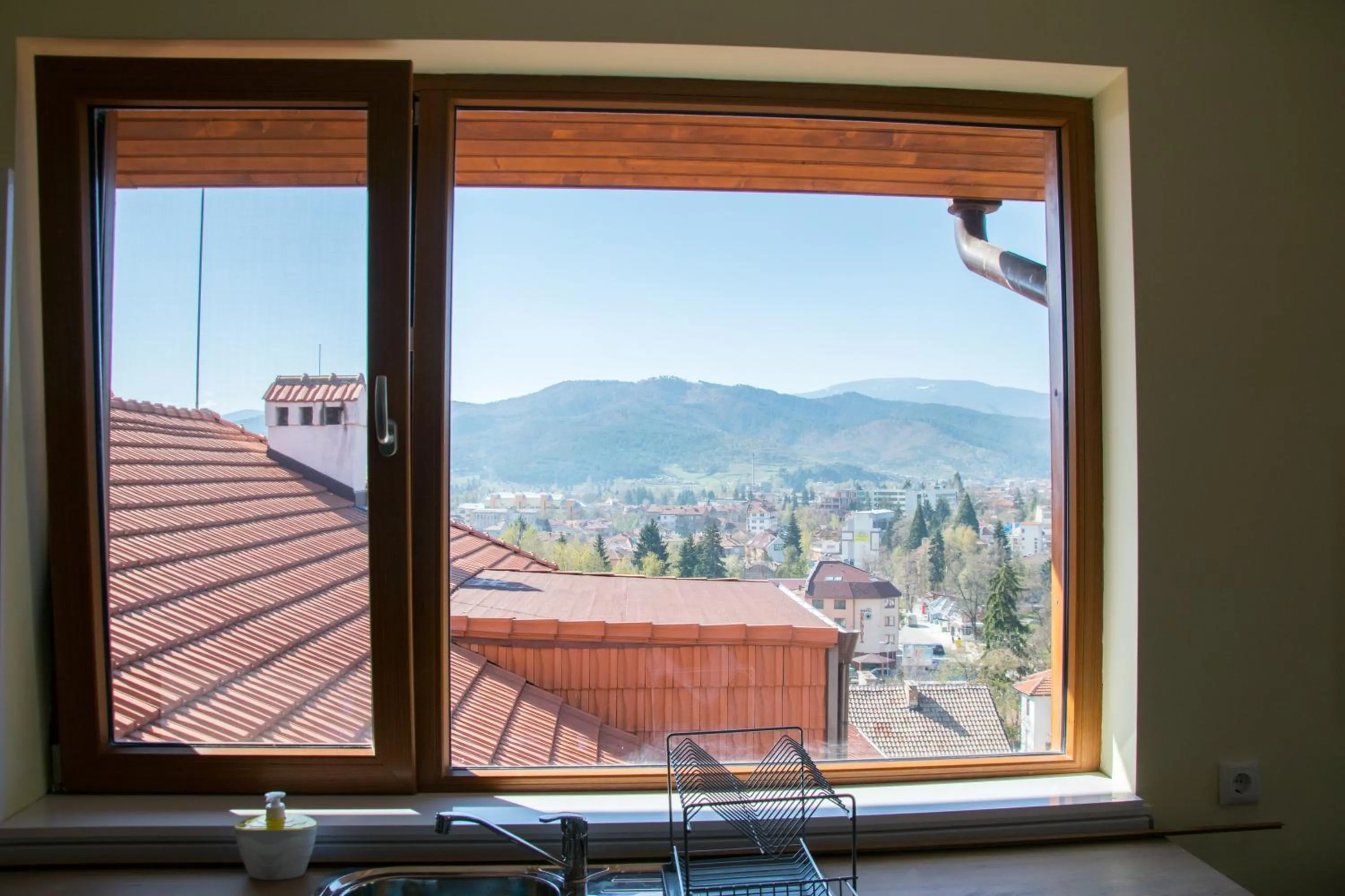 Kitchen or kitchenette in Veli Hills Apartments