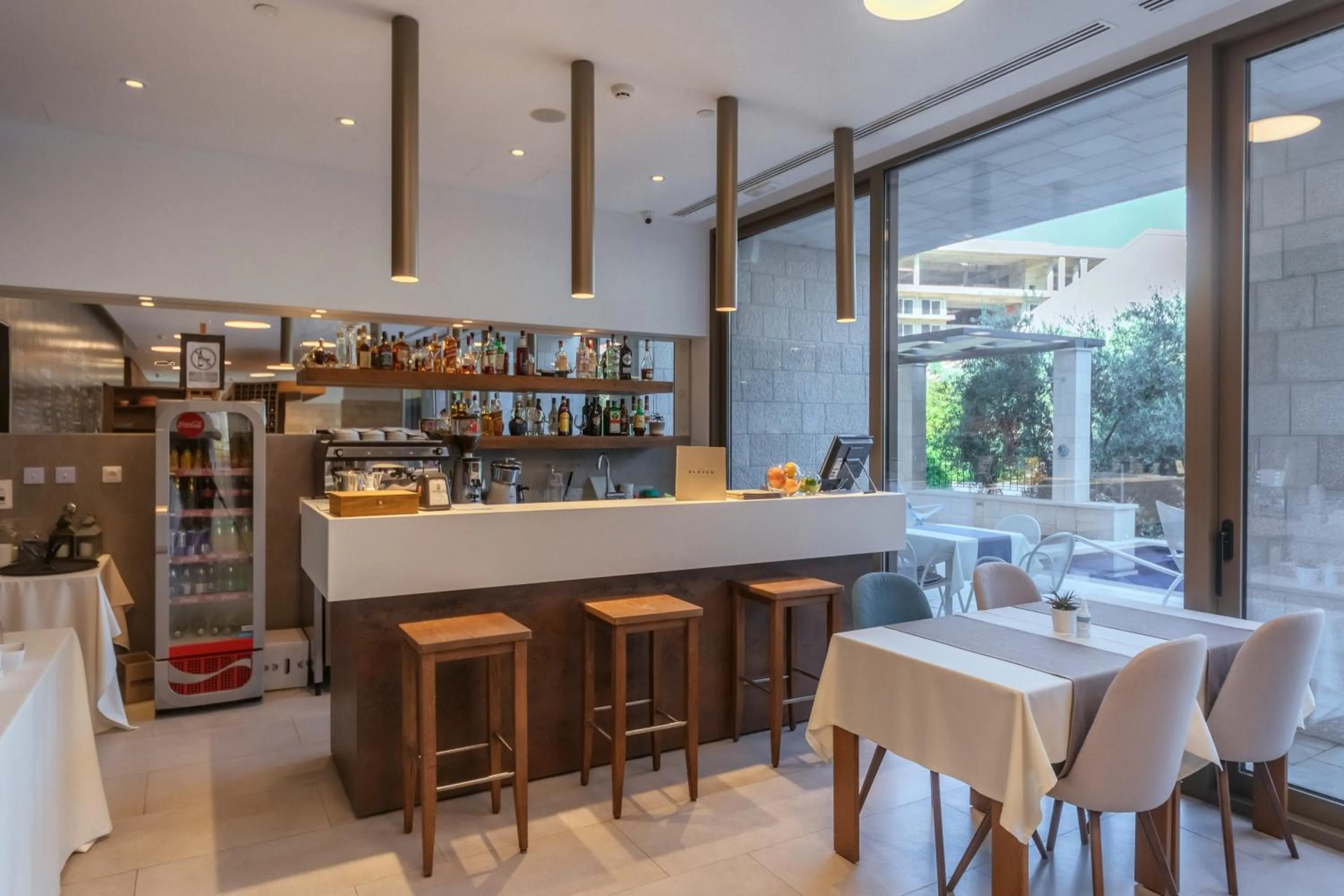 Restaurant/places to eat in Hotel Eleven