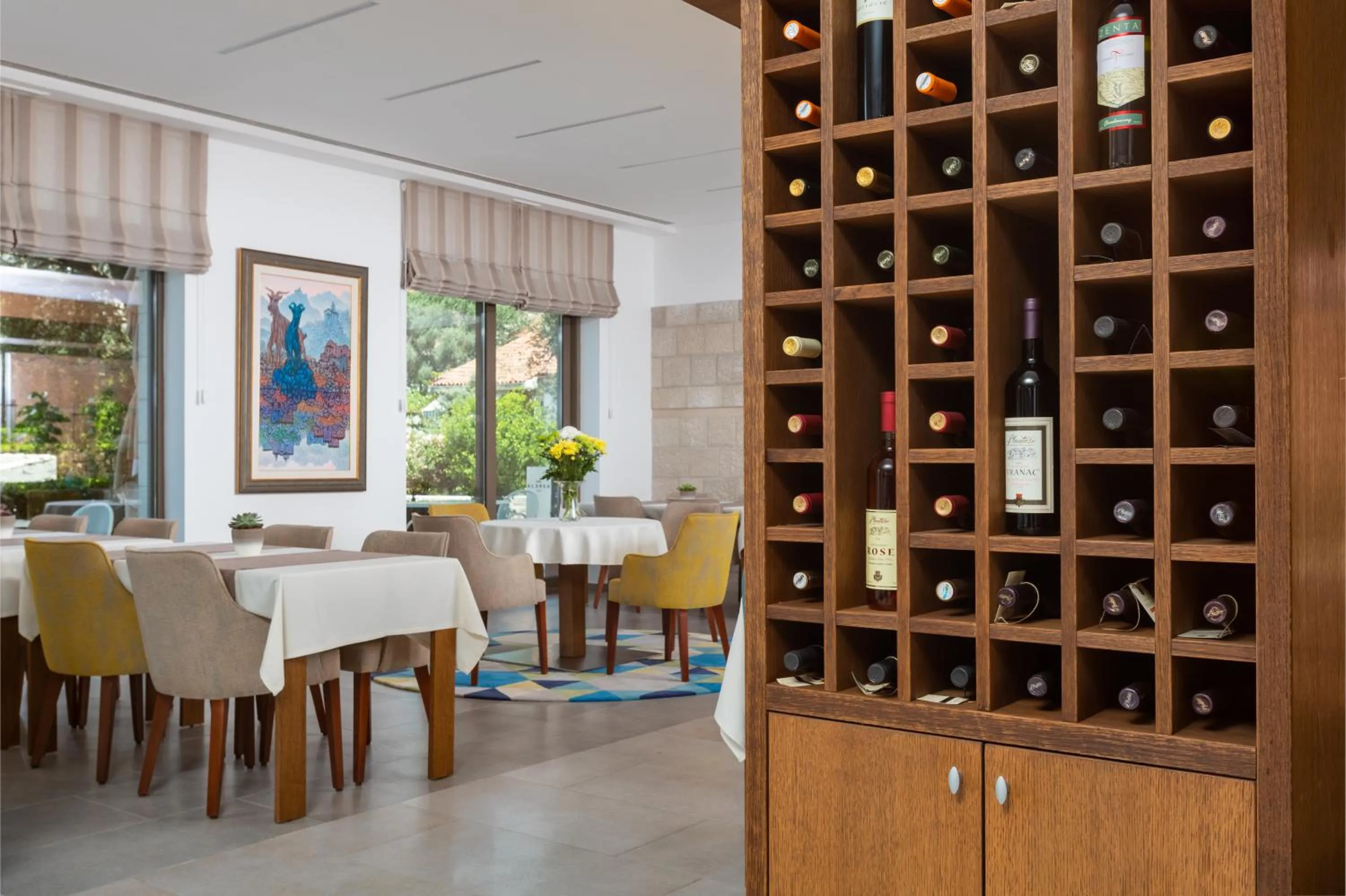 Restaurant/places to eat in Hotel Eleven