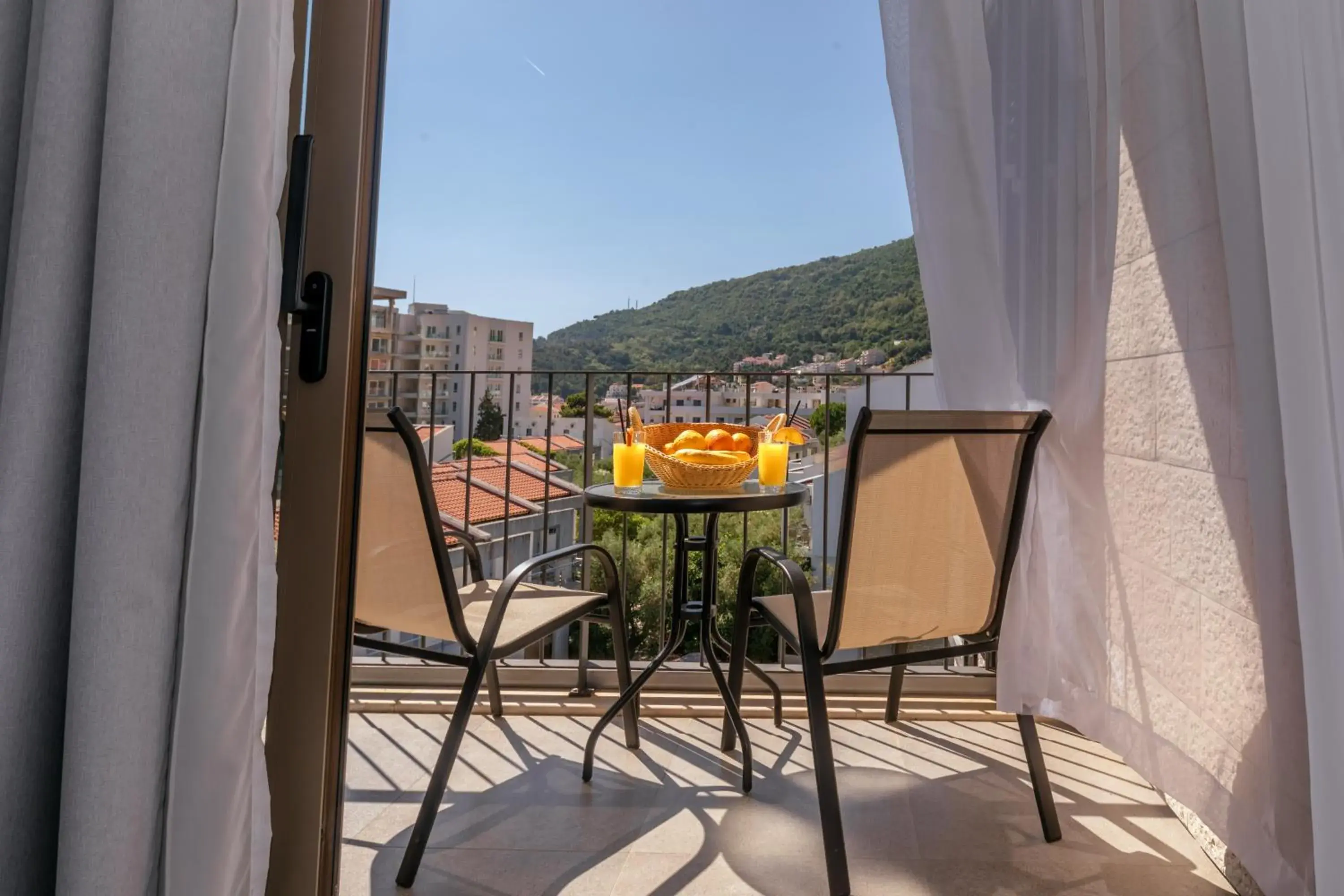 Double Room with Balcony - single occupancy in Hotel Eleven Double Room with Balcony - single occupancy in Hotel Eleven
