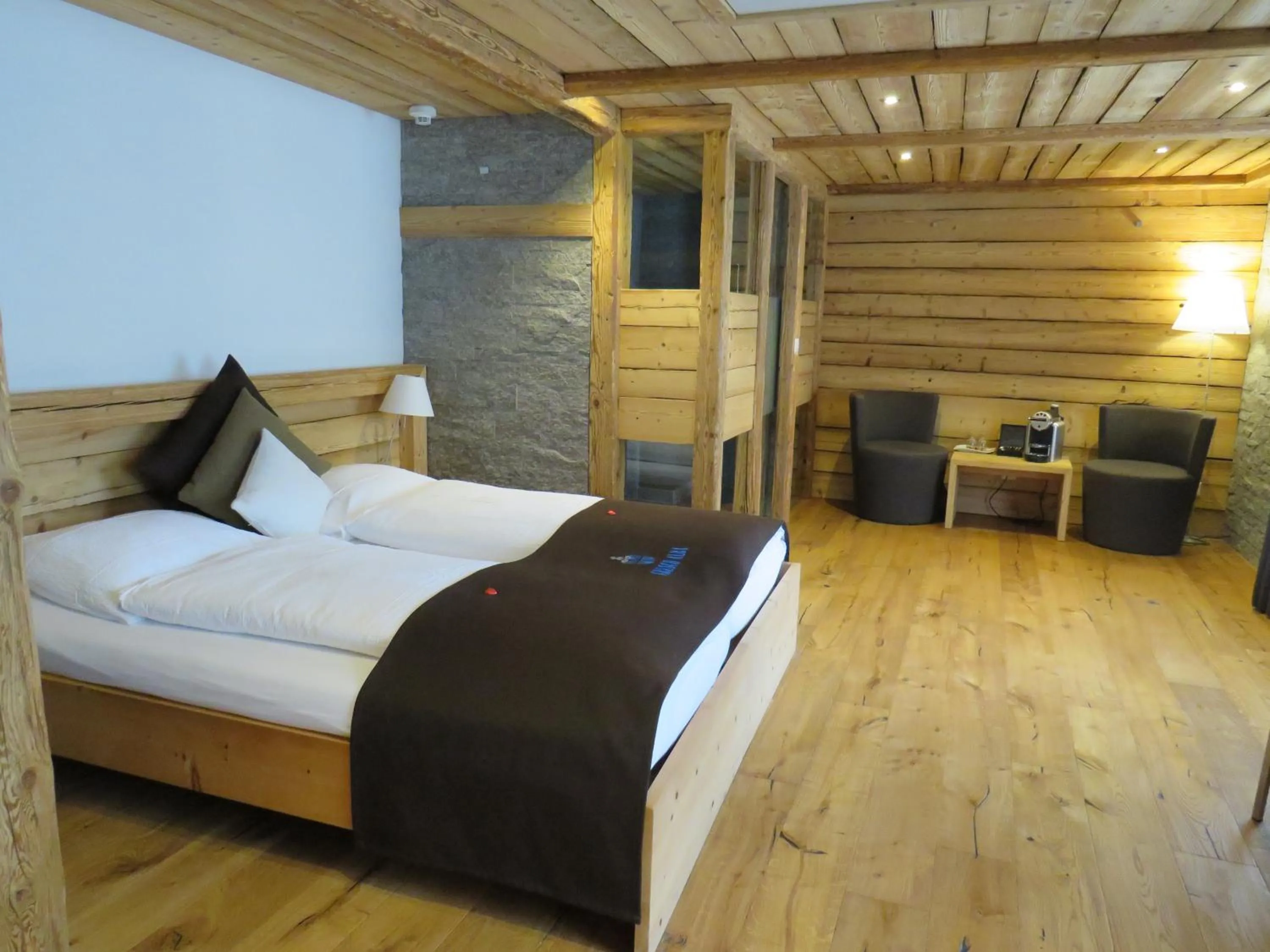 Photo of the whole room, Bed in Hotel Crusch Alba Zernez