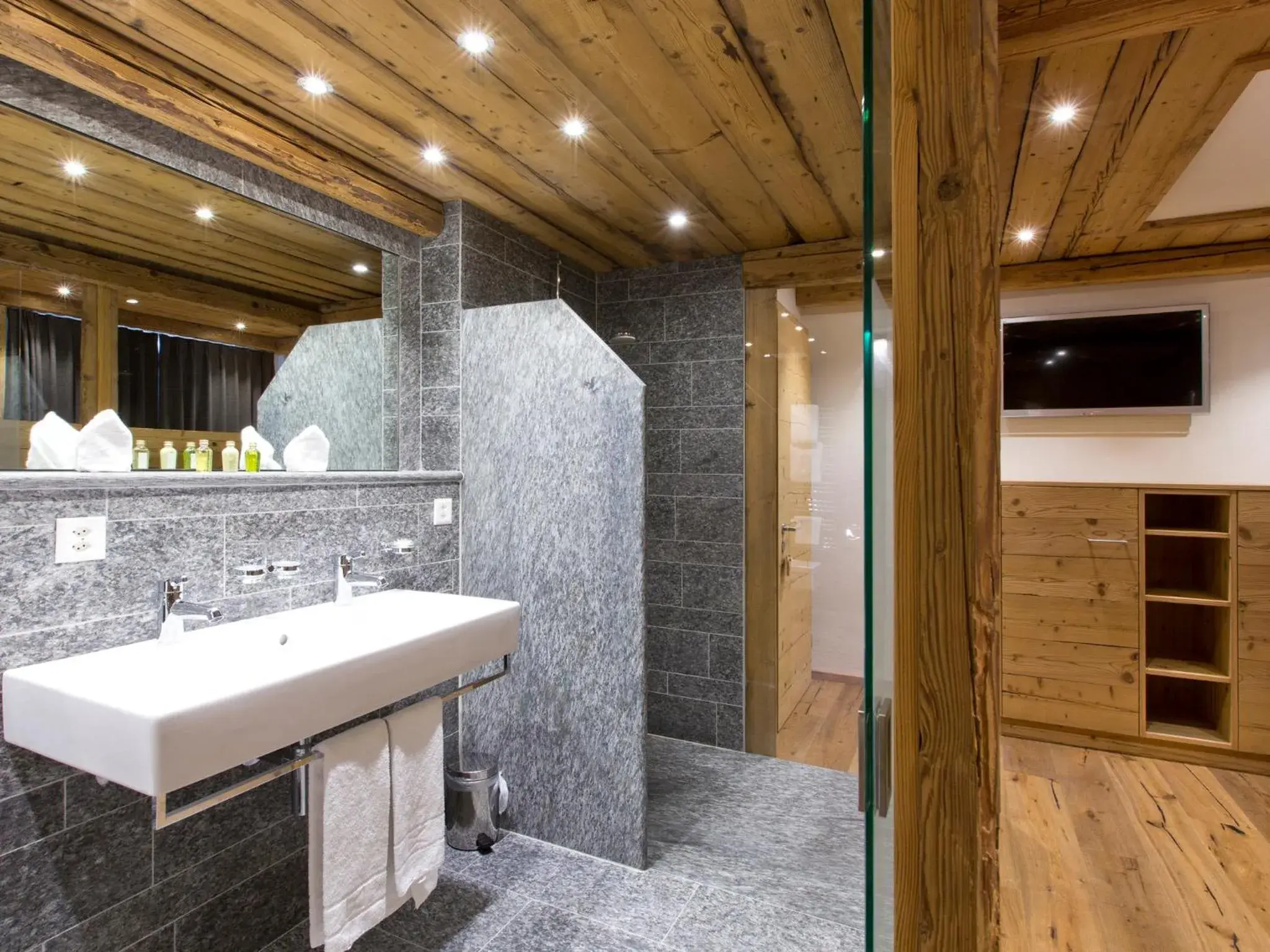 Deluxe Double Room Graphite - single occupancy in Hotel Crusch Alba Zernez Deluxe Double Room Graphite - single occupancy in Hotel Crusch Alba Zernez
