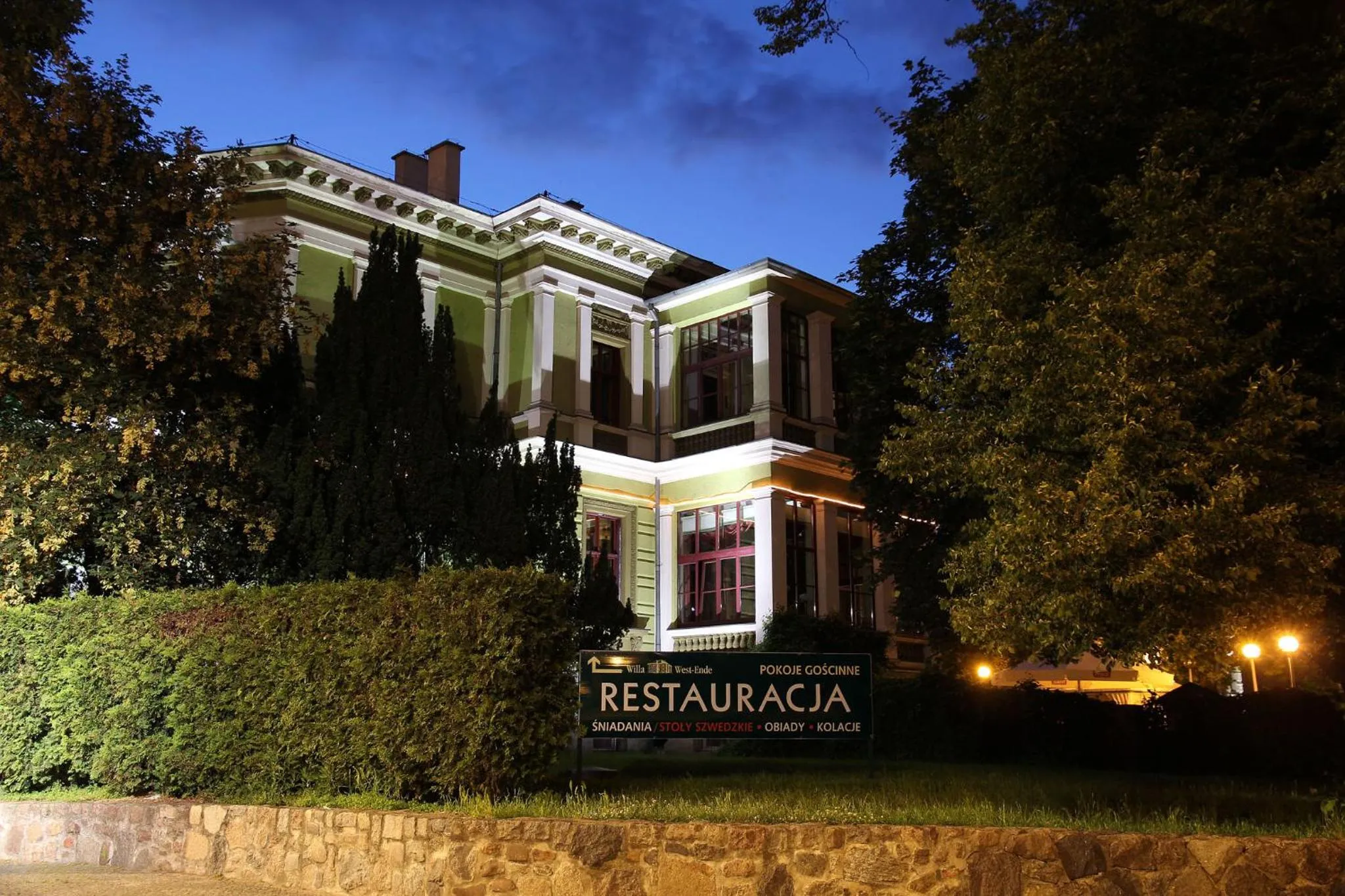 Property building in Willa West Ende