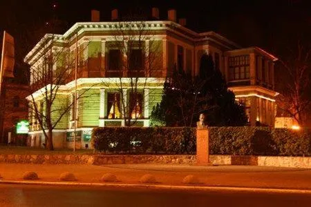 Property building in Willa West Ende