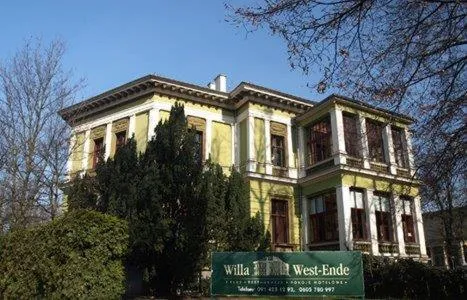 Property building in Willa West Ende