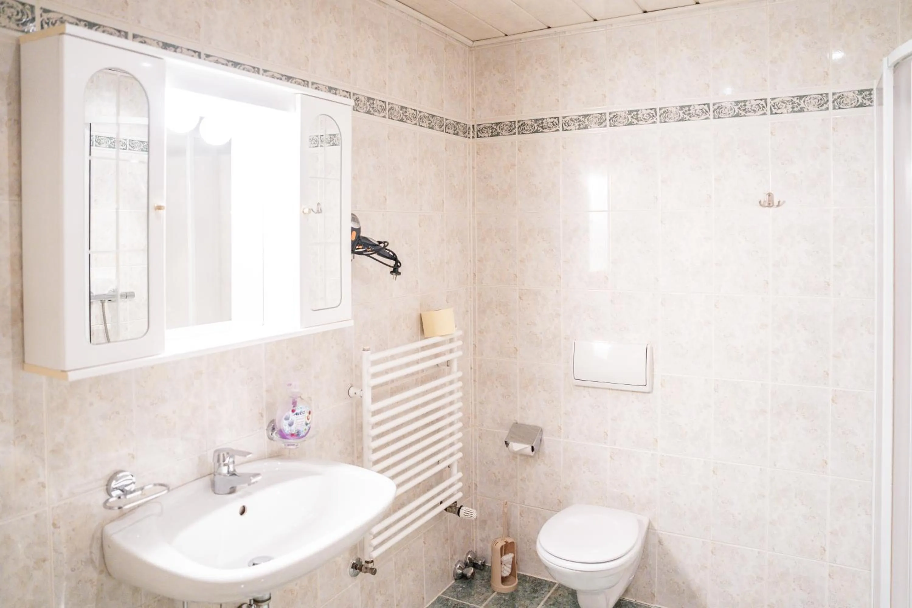 Shower in Stauders Zimmer und Ferienwohnungen