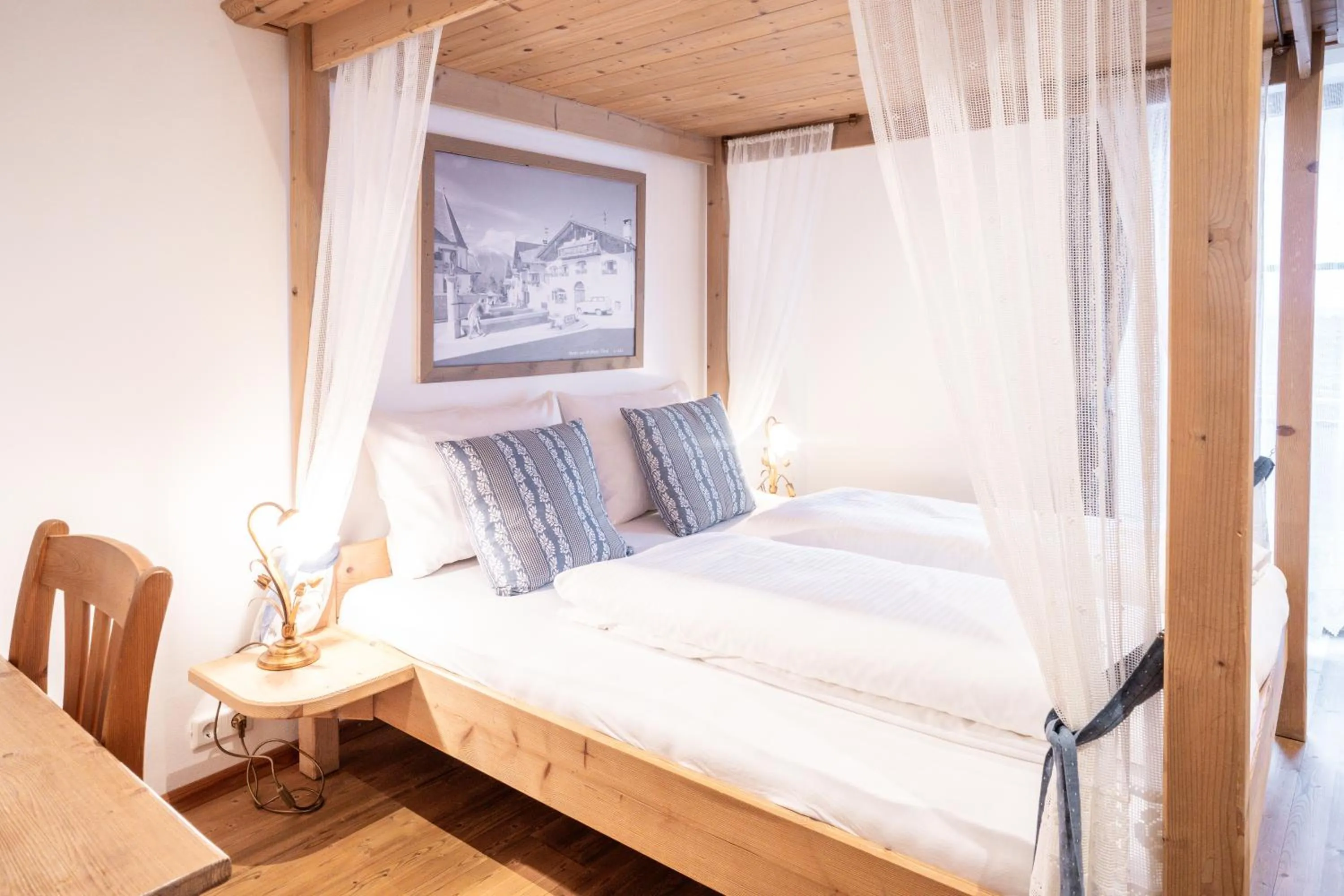 Bed in Stauders Zimmer und Ferienwohnungen