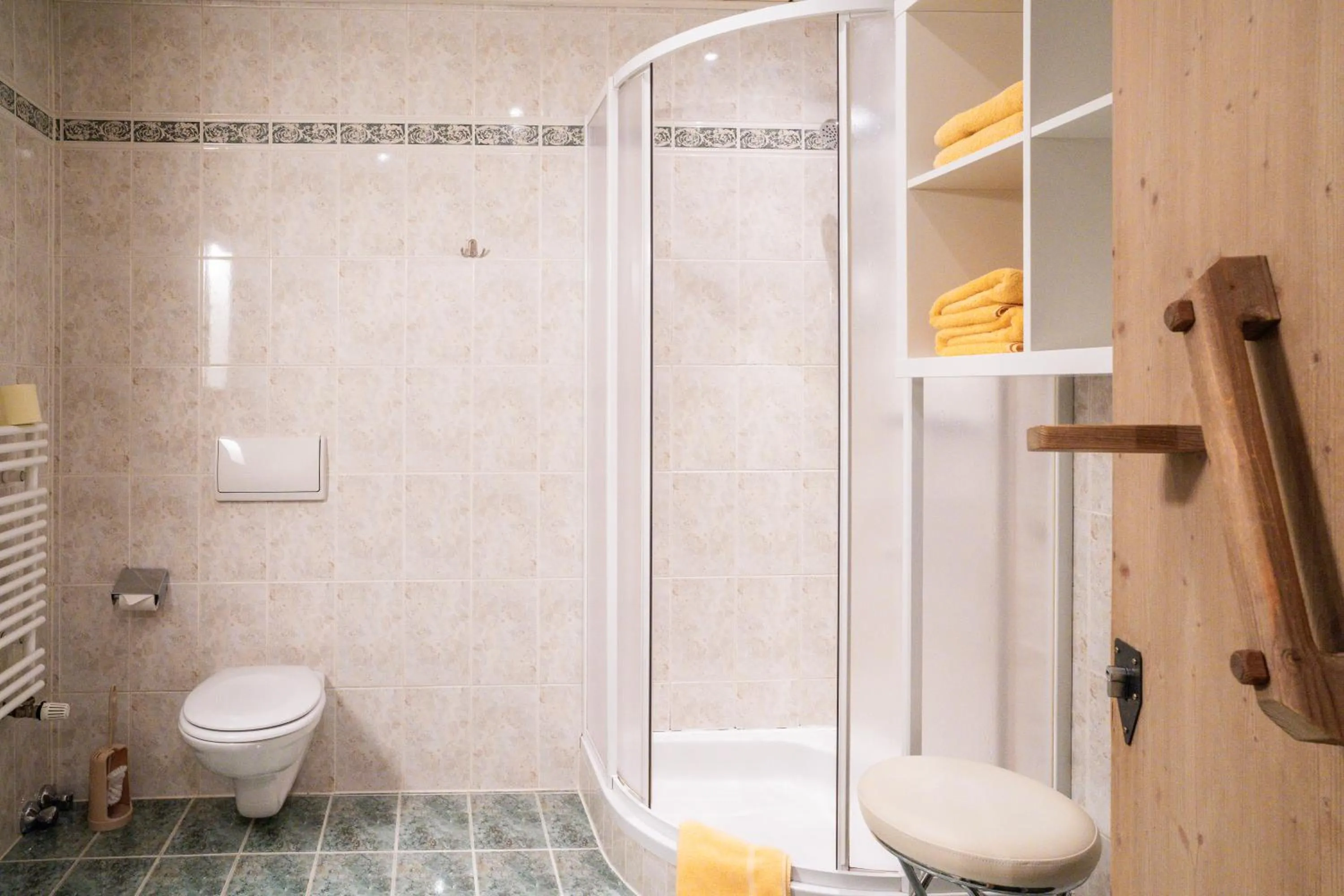 Shower in Stauders Zimmer und Ferienwohnungen