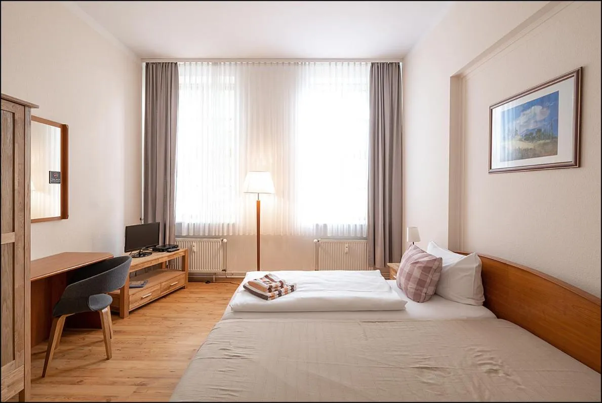 Bed in MARKT EINS Gästezimmer